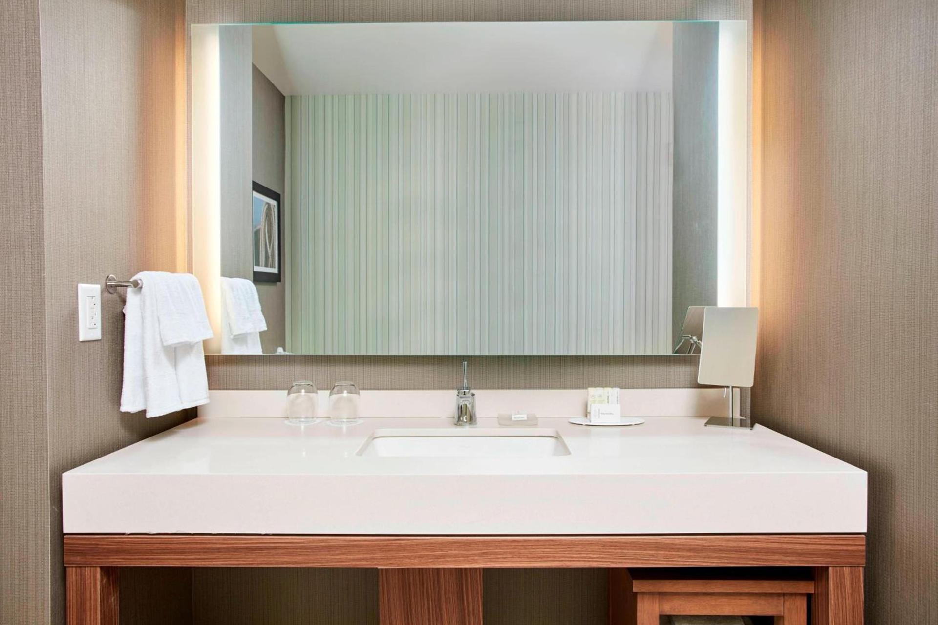 Courtyard by Marriott Erie Bayfront photo 35
