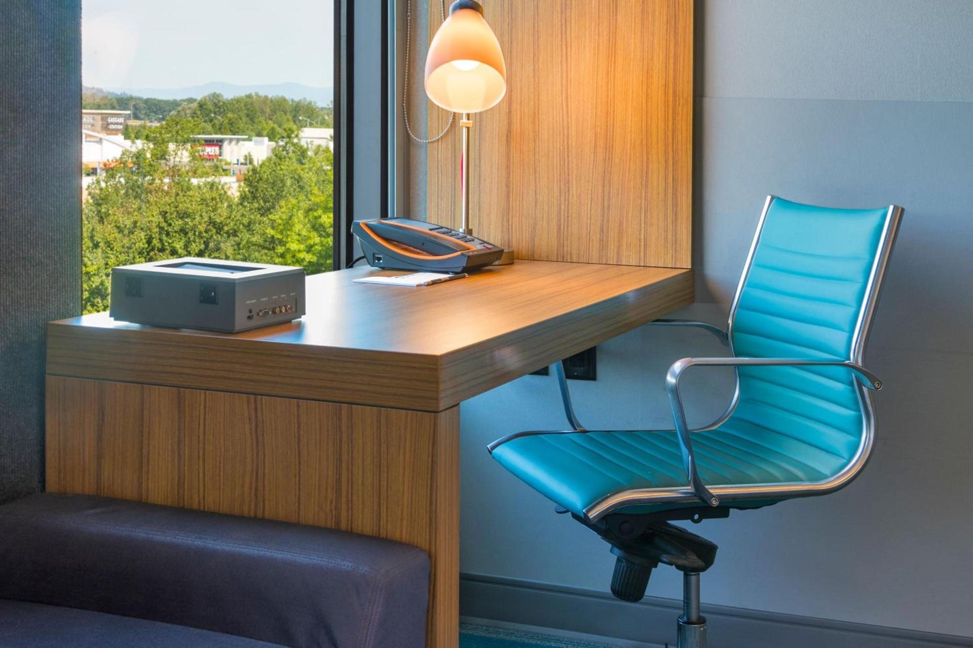 Aloft by Marriott Portland Airport at Cascade Station photo 7