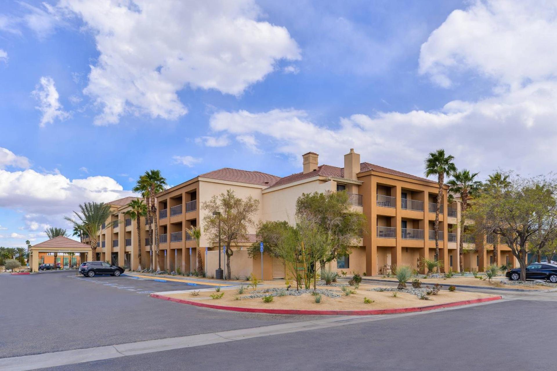 Courtyard Palm Desert photo 11