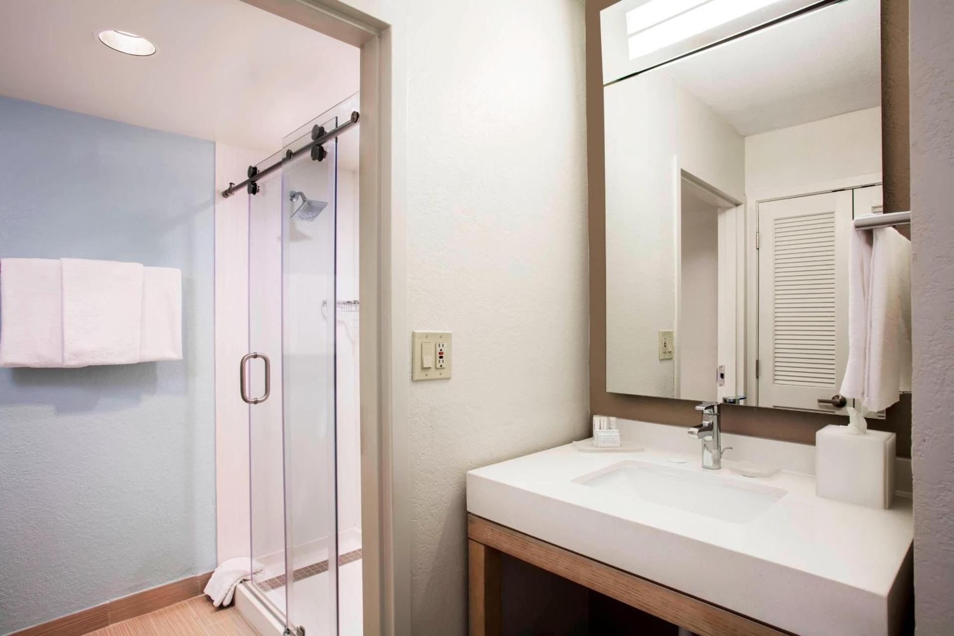 Courtyard by Marriott Myrtle Beach Barefoot Landing photo 12