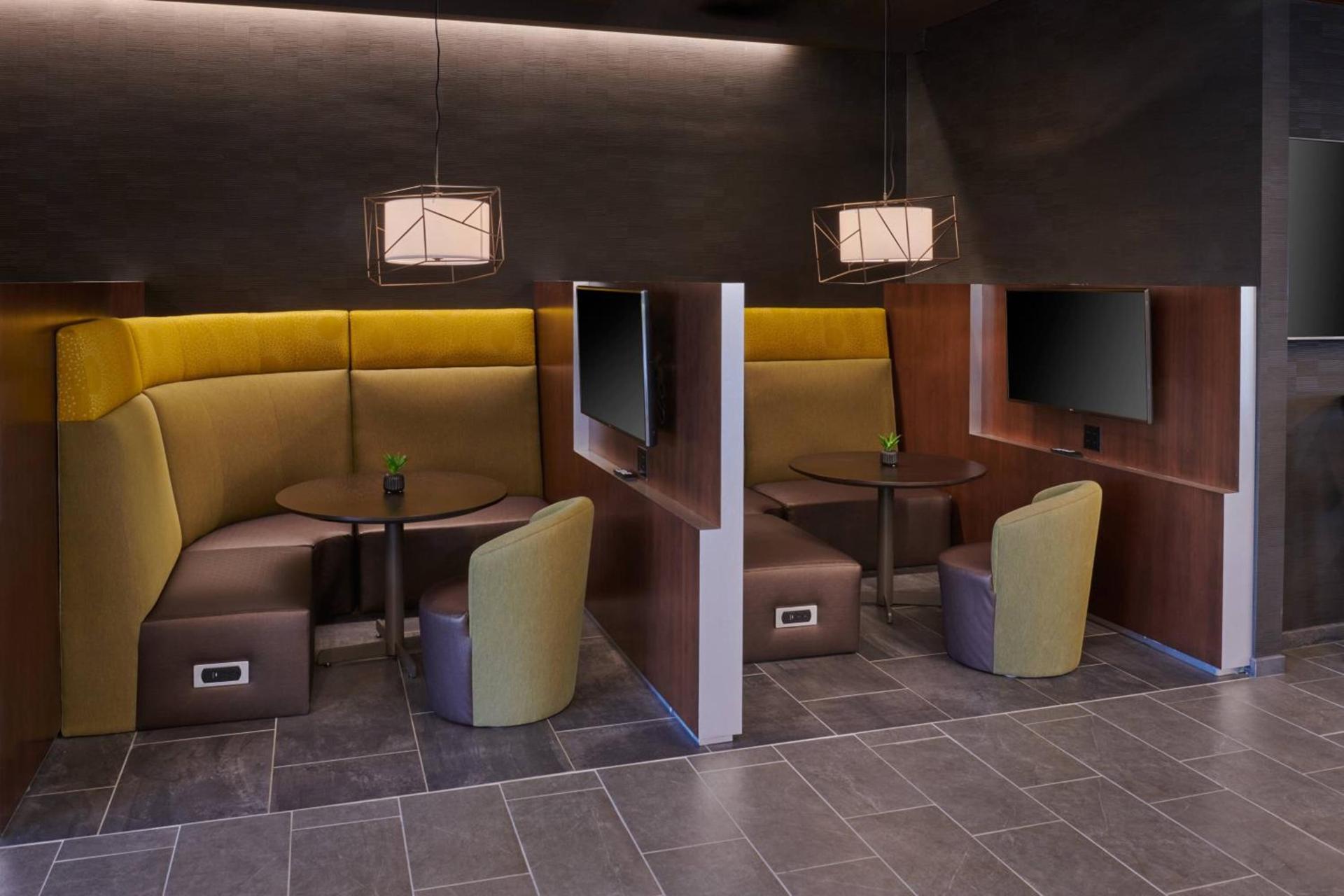 Courtyard by Marriott Petoskey at Victories Square photo 22