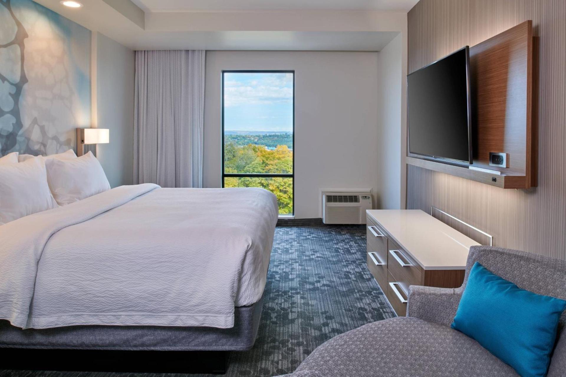 Courtyard by Marriott Petoskey at Victories Square photo 19