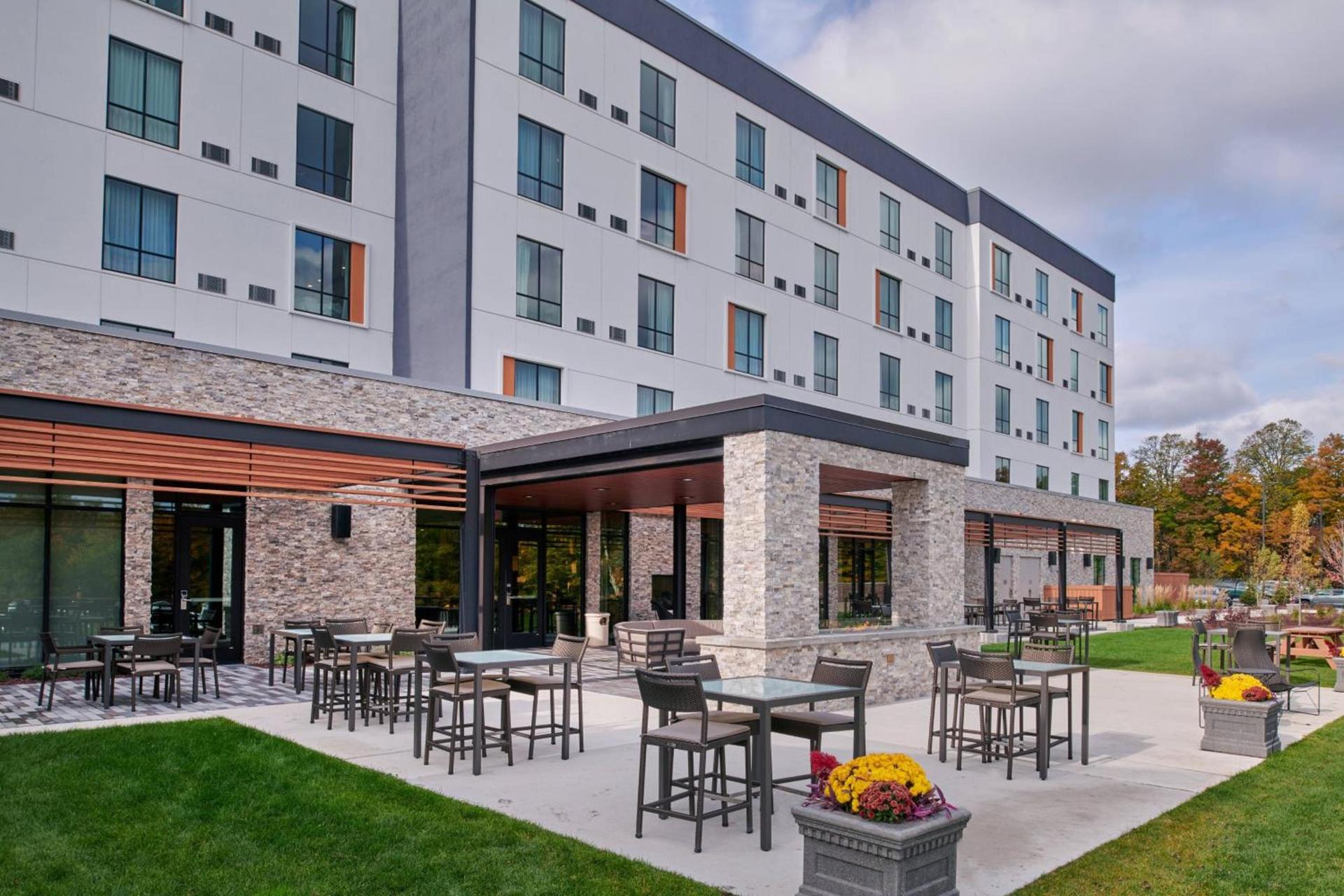 Courtyard by Marriott Petoskey at Victories Square photo 39