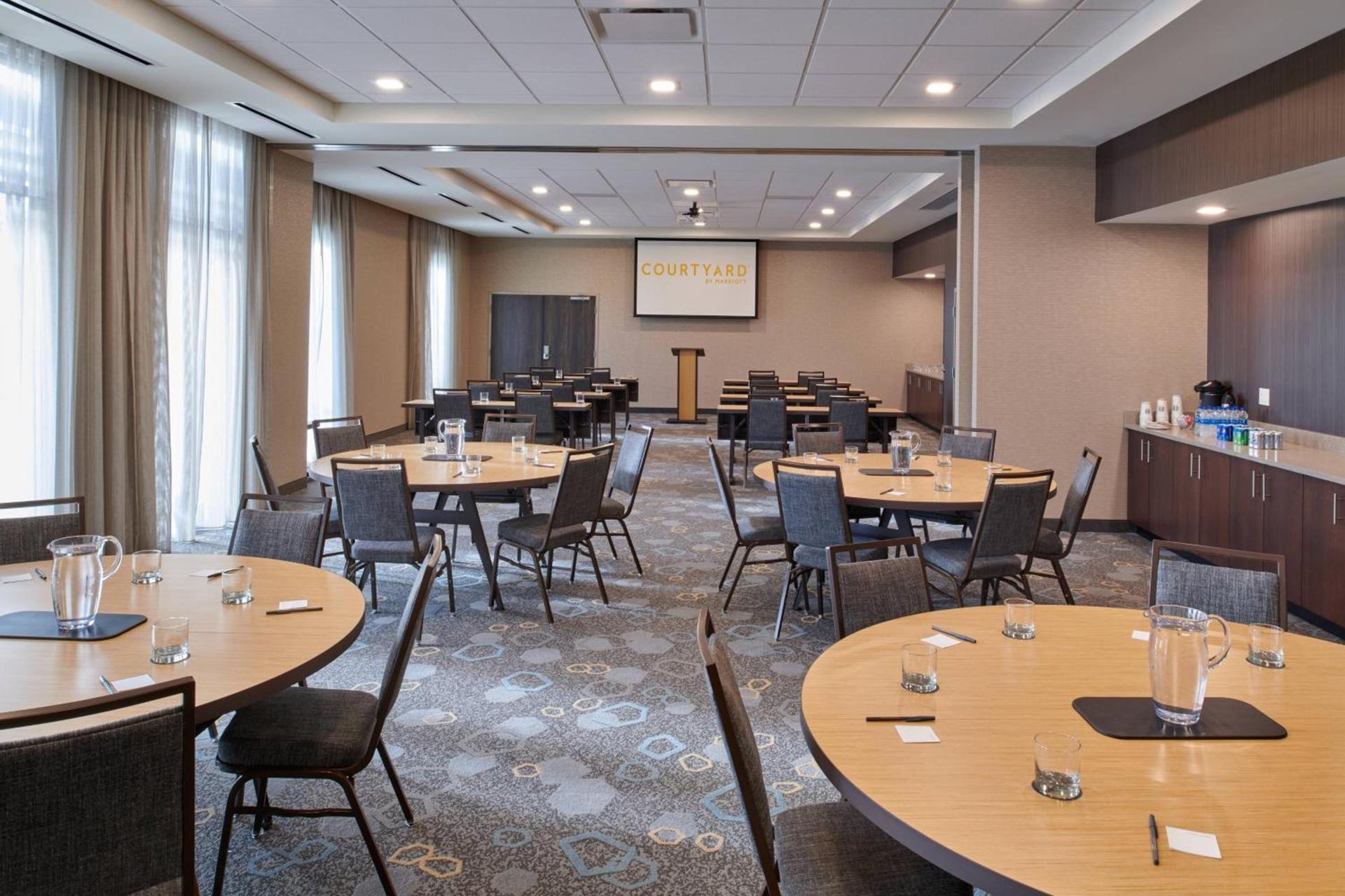 Courtyard by Marriott Petoskey at Victories Square photo 46