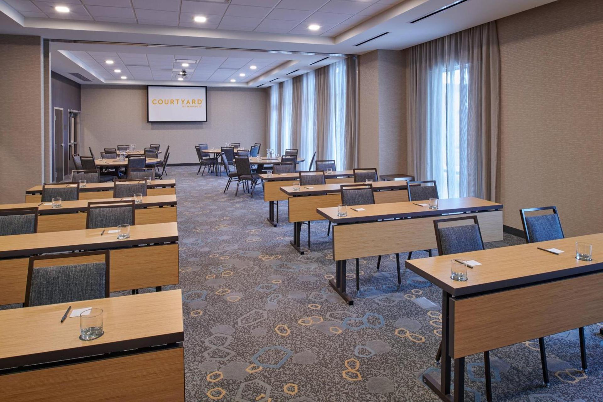 Courtyard by Marriott Petoskey at Victories Square photo 45