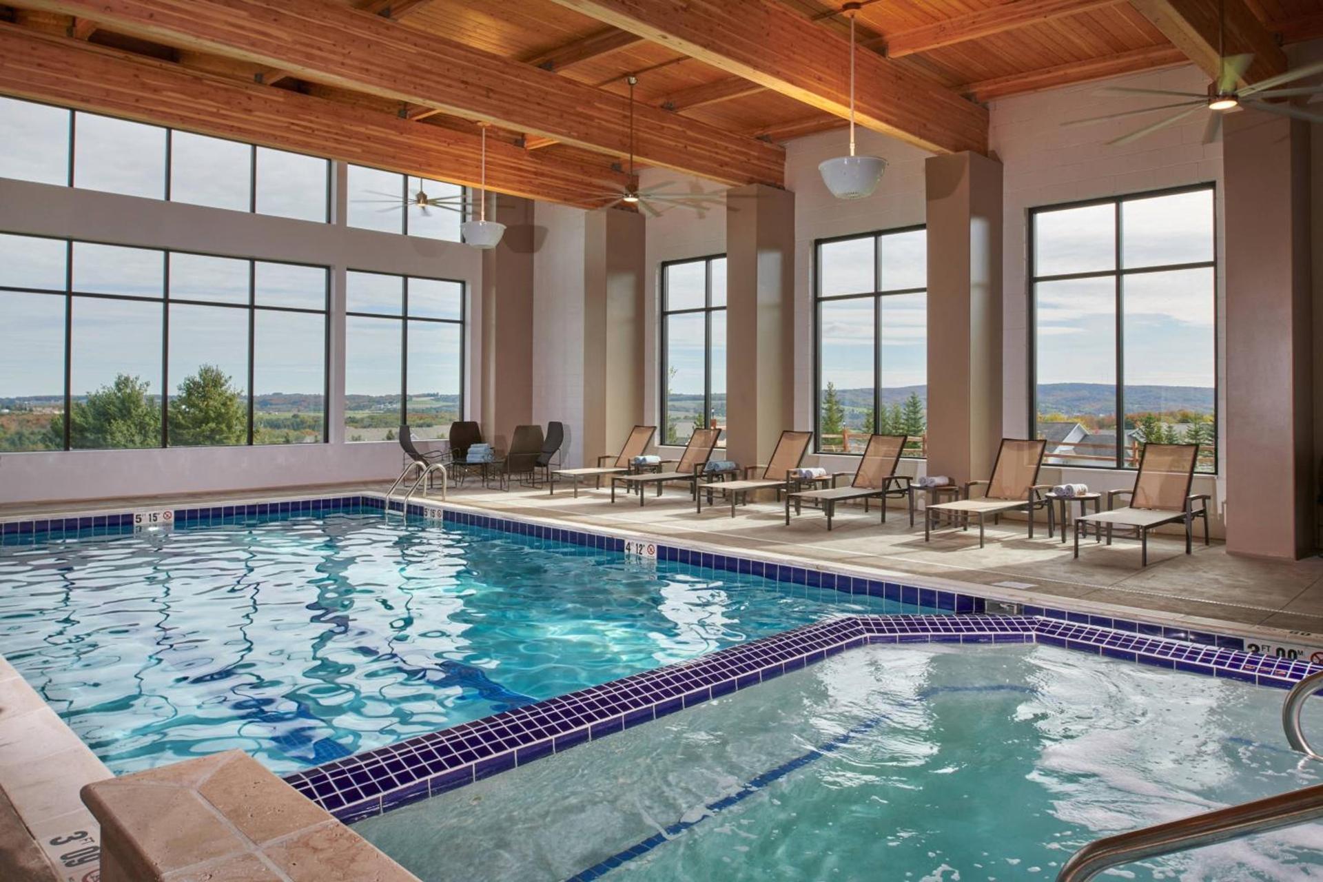 Courtyard by Marriott Petoskey at Victories Square photo 40