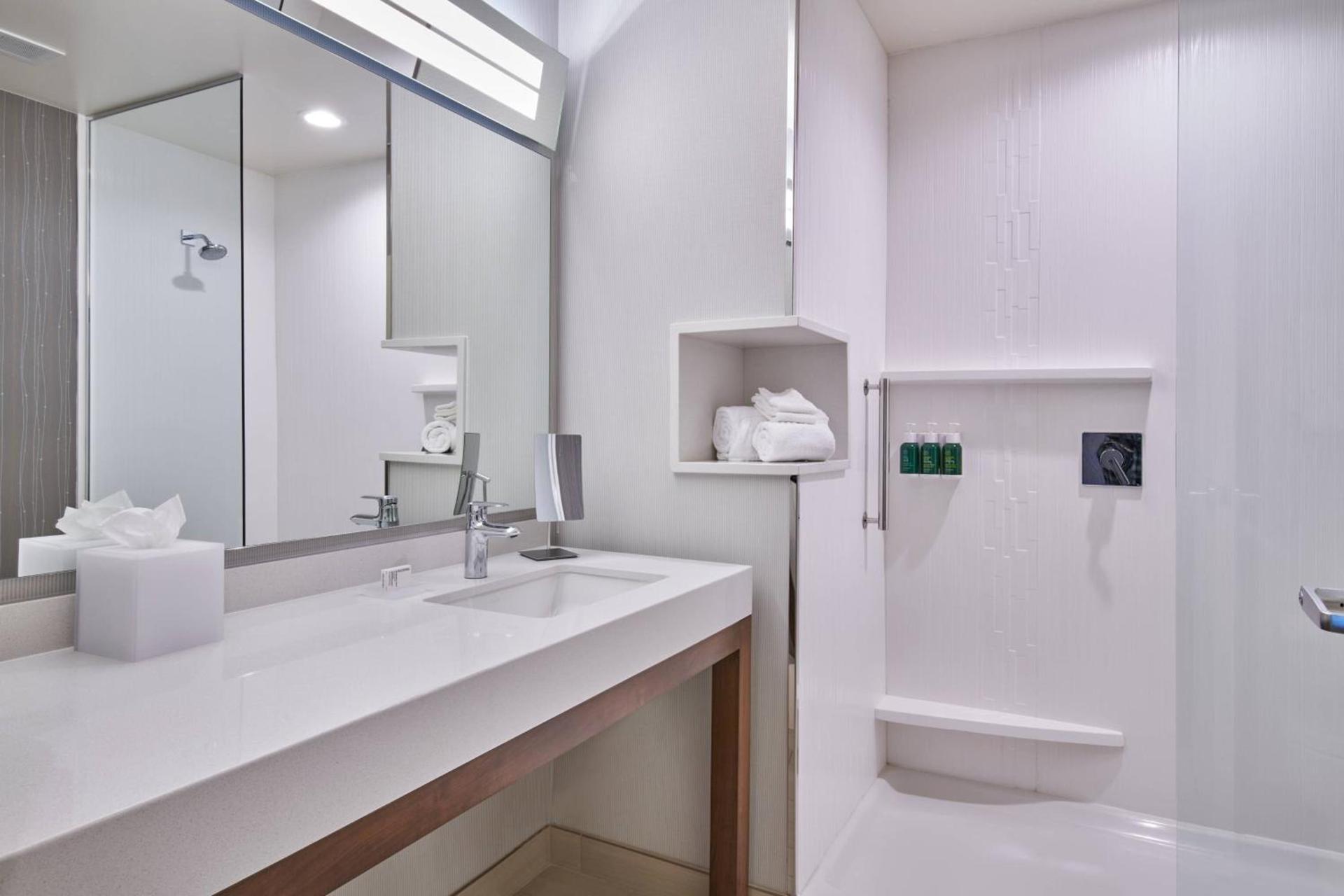 Courtyard by Marriott Petoskey at Victories Square photo 13
