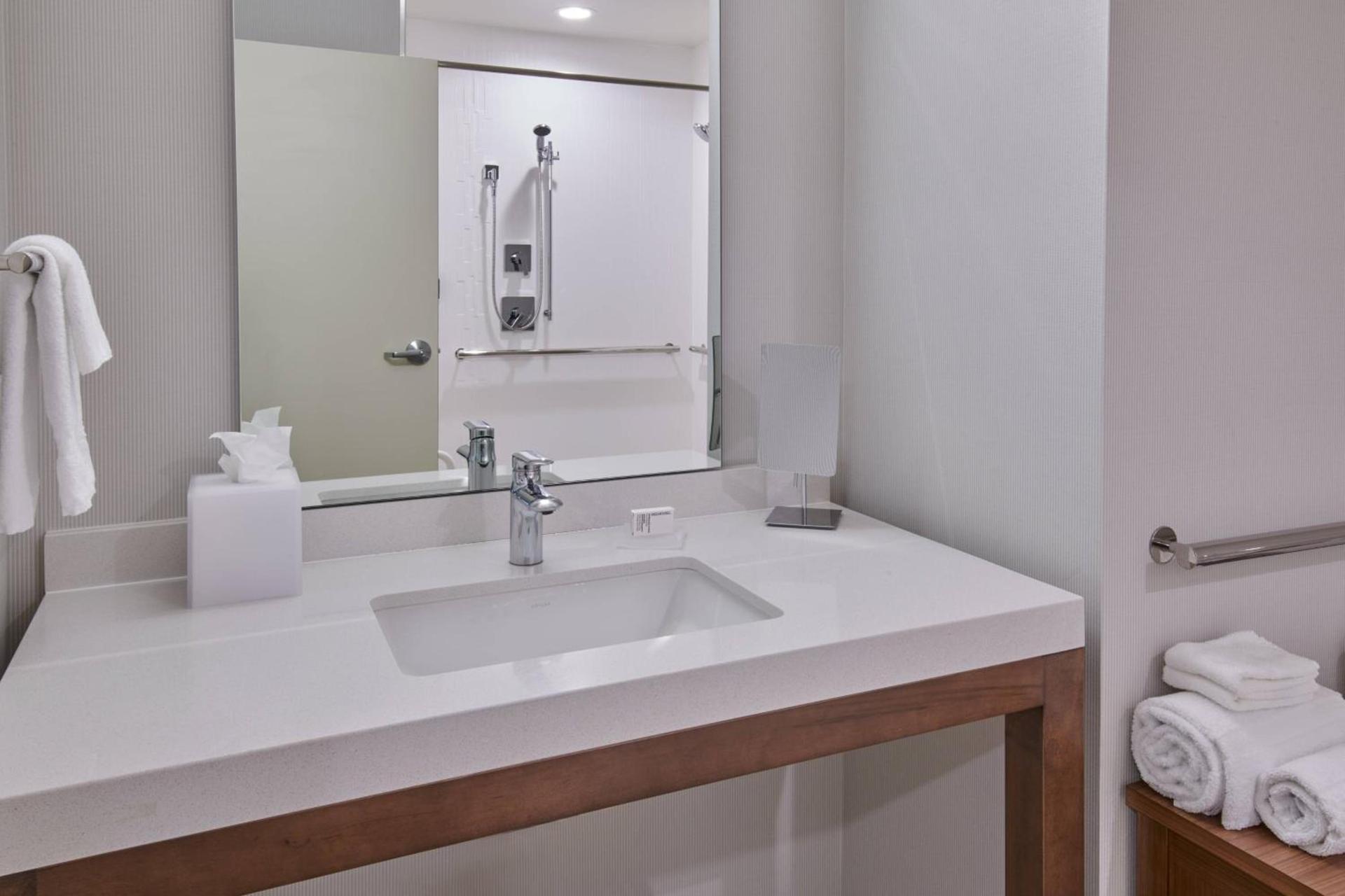 Courtyard by Marriott Petoskey at Victories Square photo 15