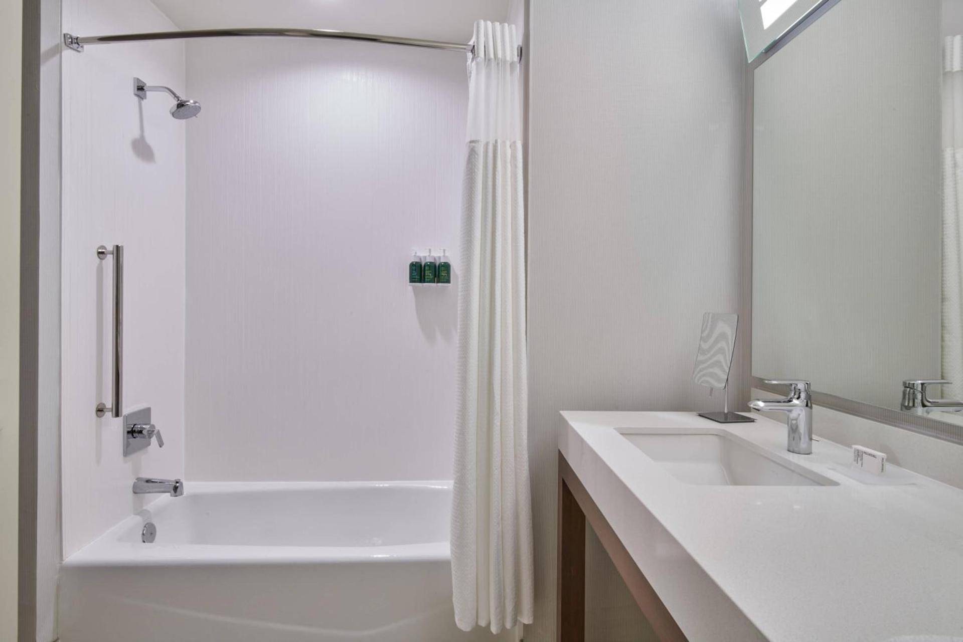 Courtyard by Marriott Petoskey at Victories Square photo 14