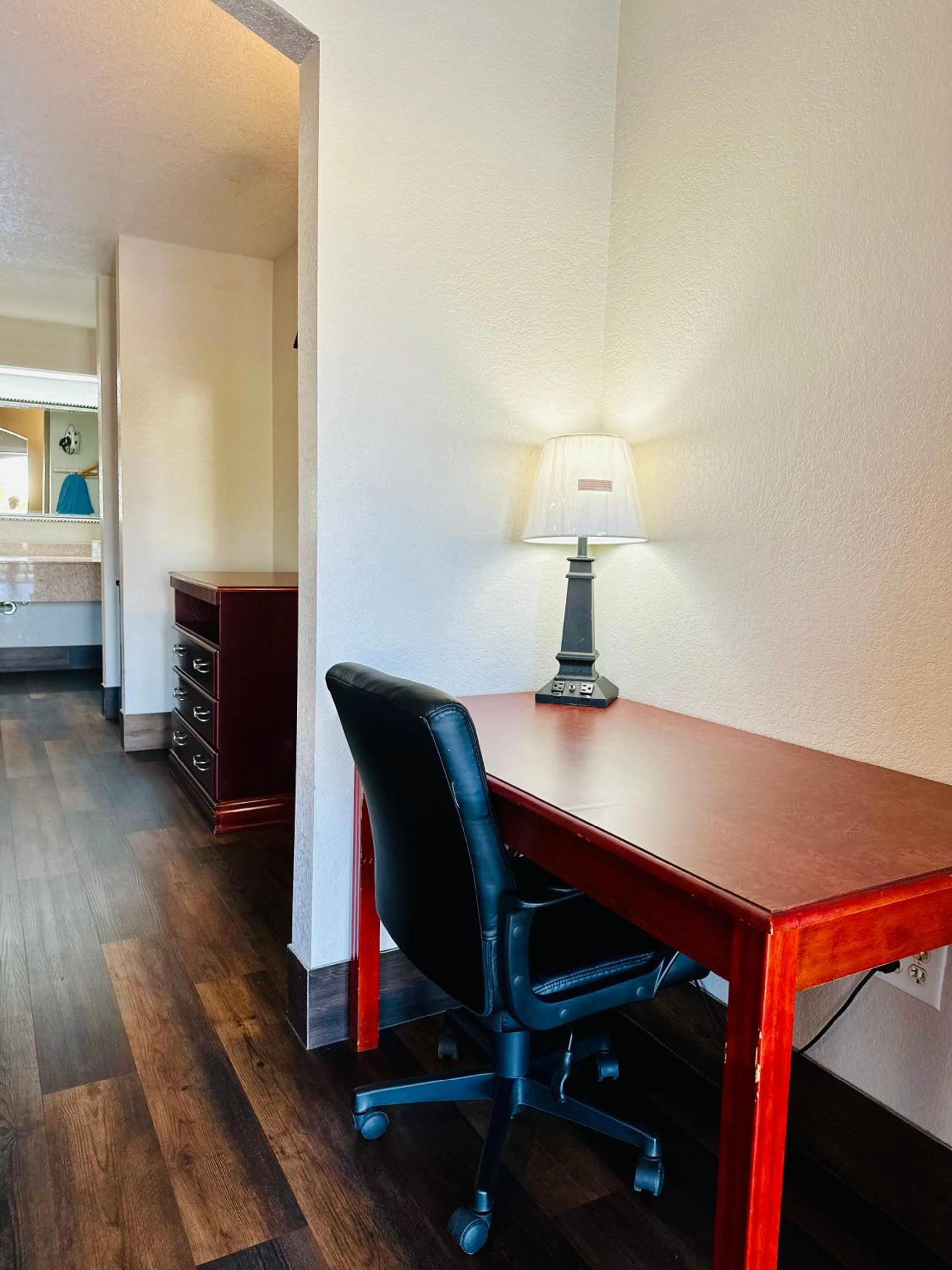 Magnolia Inn and Suites photo 12