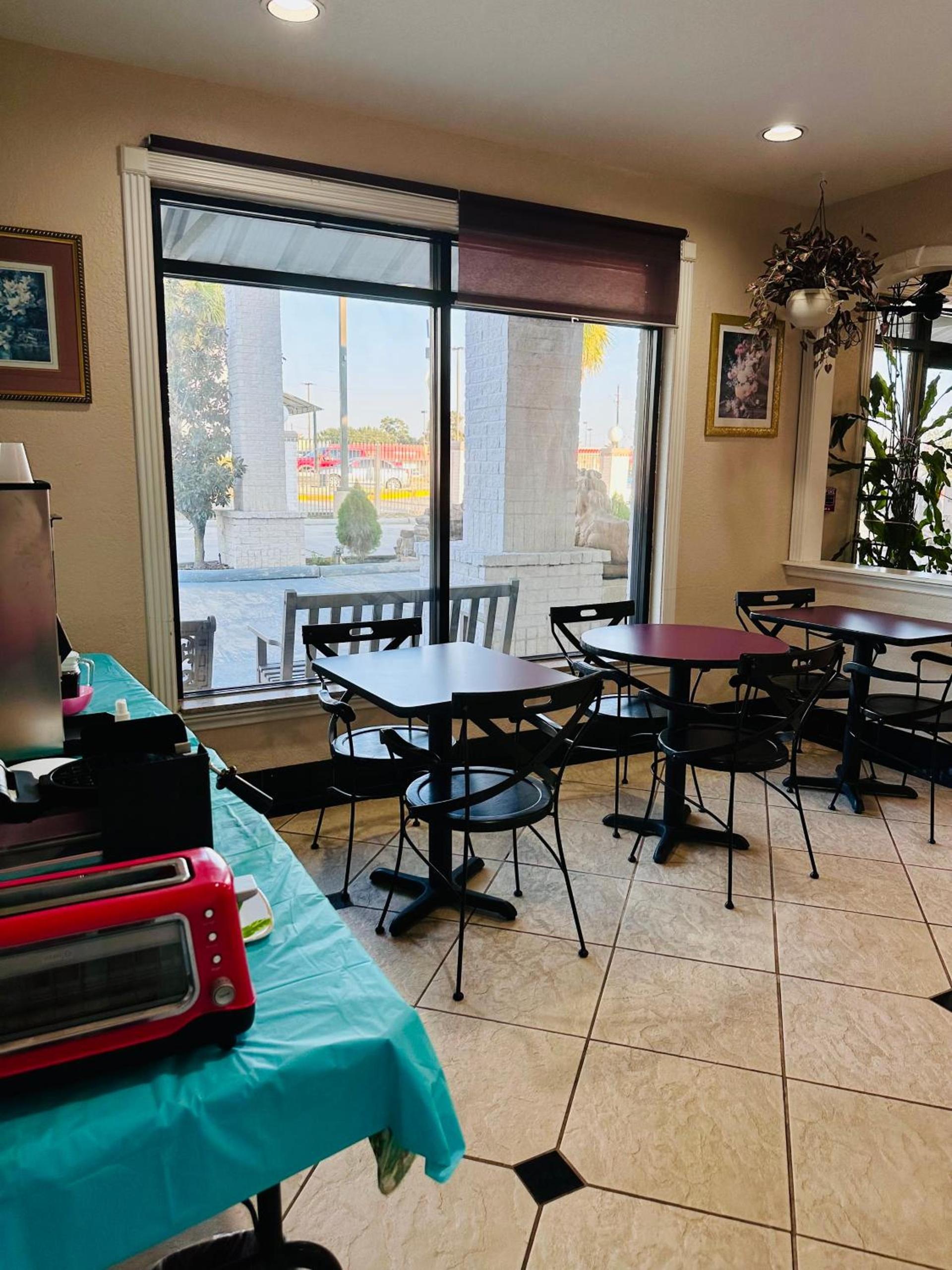 Magnolia Inn and Suites photo 18