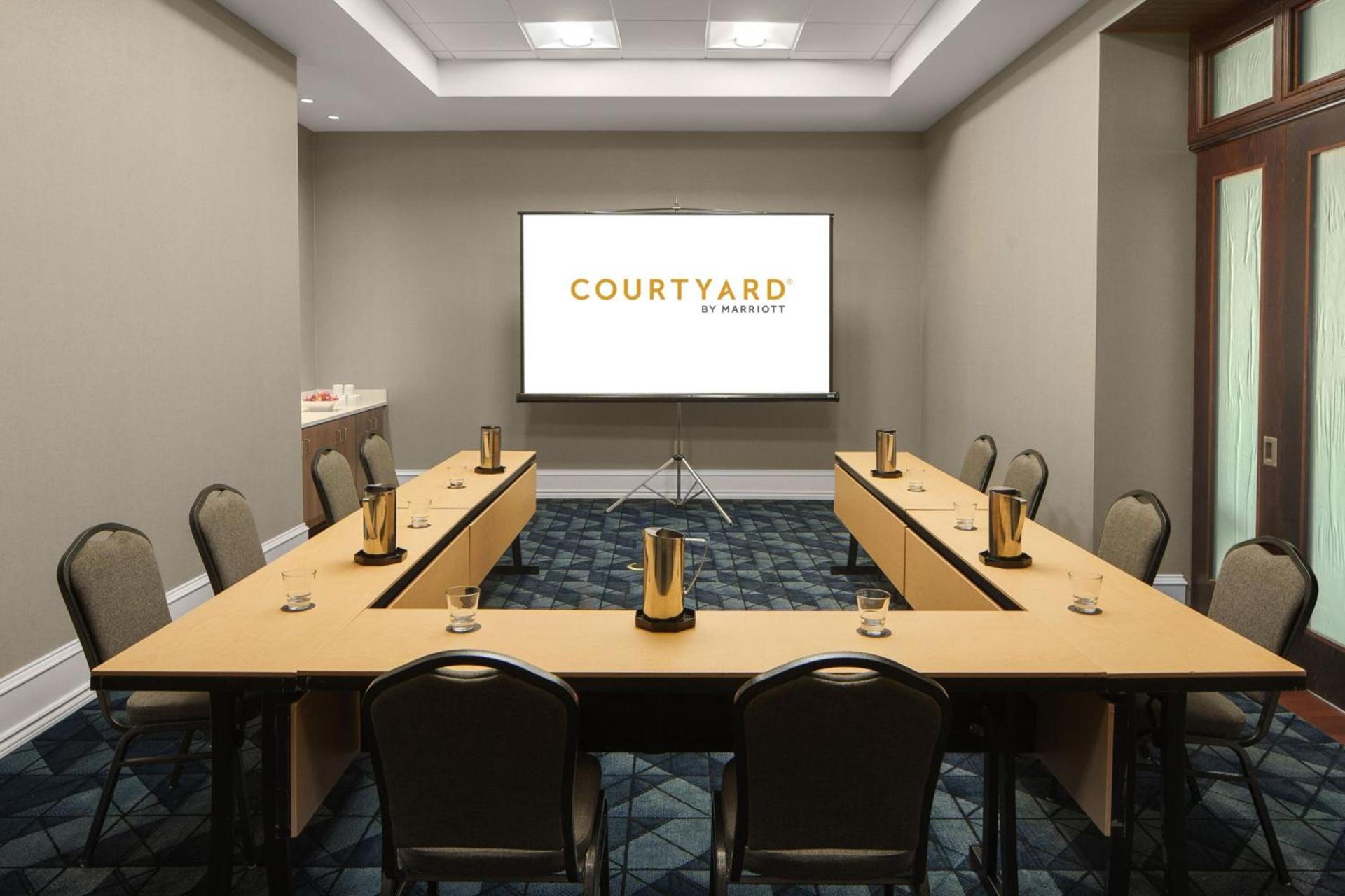 Courtyard by Marriott Chicago at Medical District-UIC photo 71