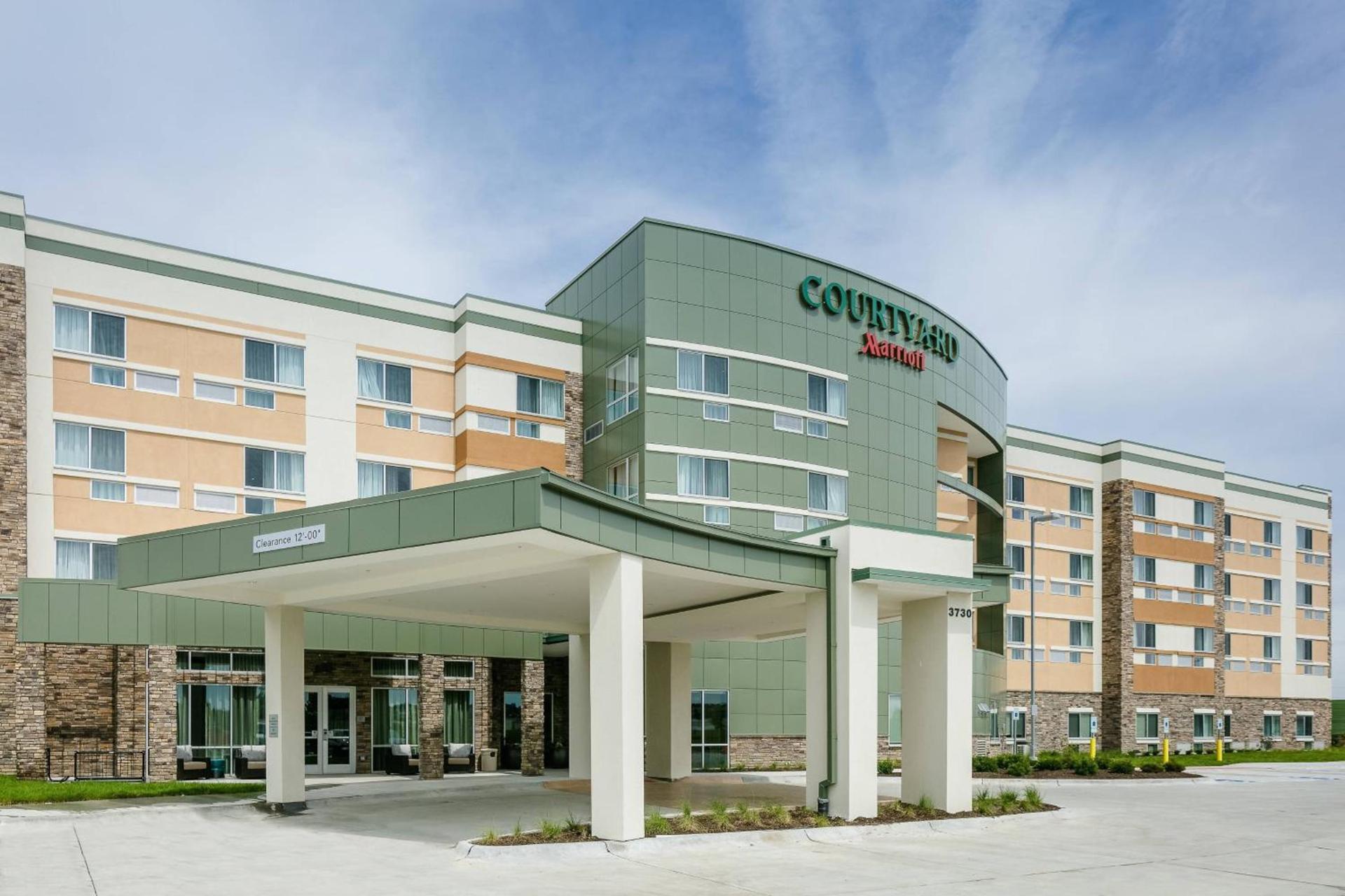 Courtyard by Marriott Omaha Bellevue at Beardmore Event Center photo 2