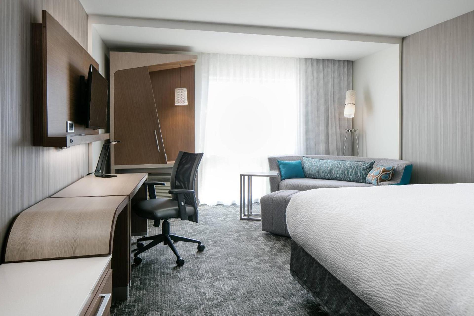 Courtyard by Marriott Omaha Bellevue at Beardmore Event Center photo 9