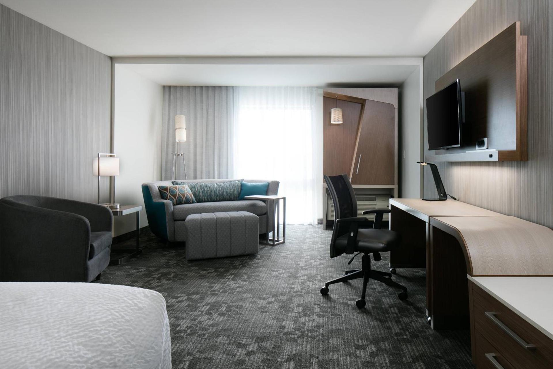 Courtyard by Marriott Omaha Bellevue at Beardmore Event Center photo 11