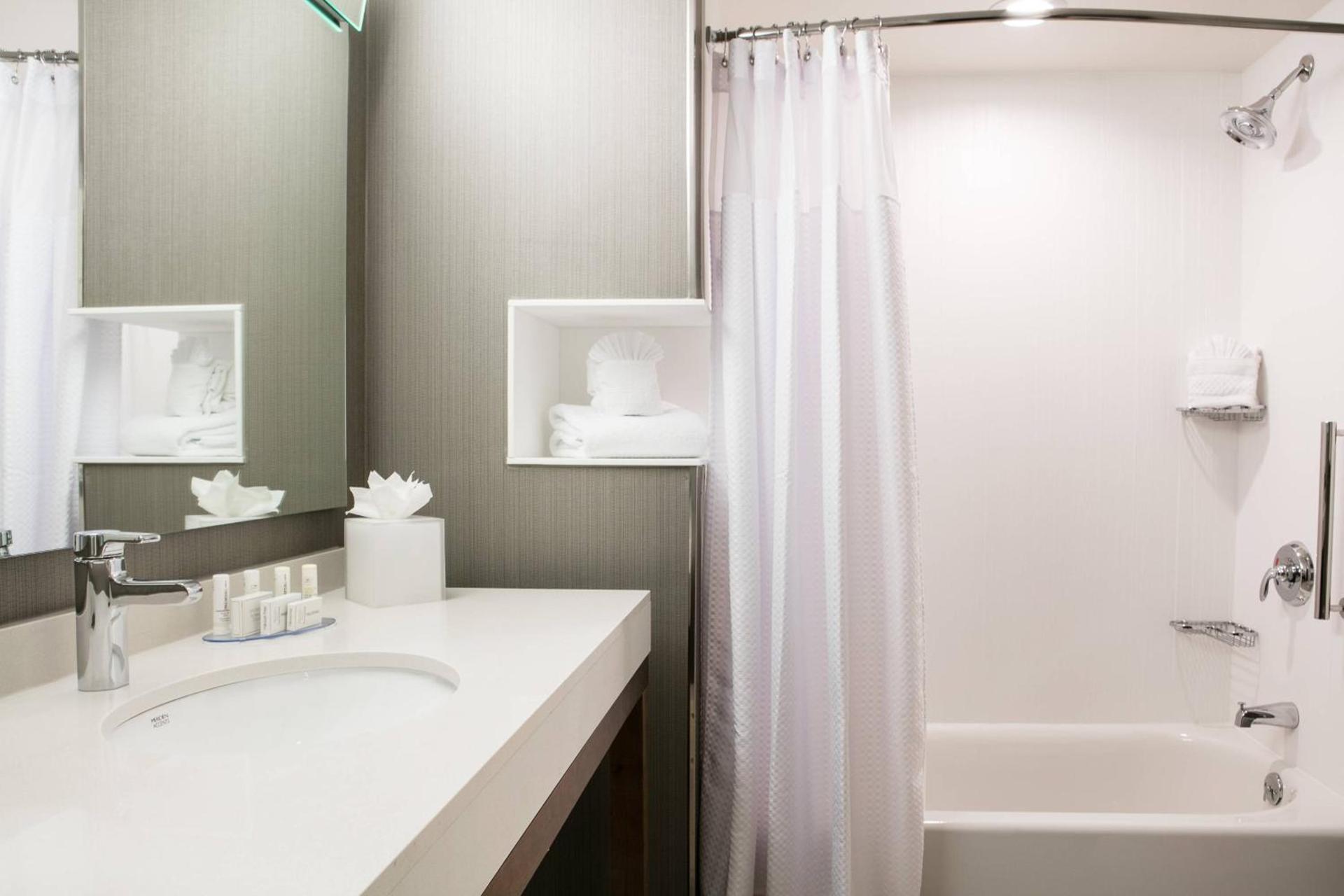 Courtyard by Marriott Omaha Bellevue at Beardmore Event Center photo 13