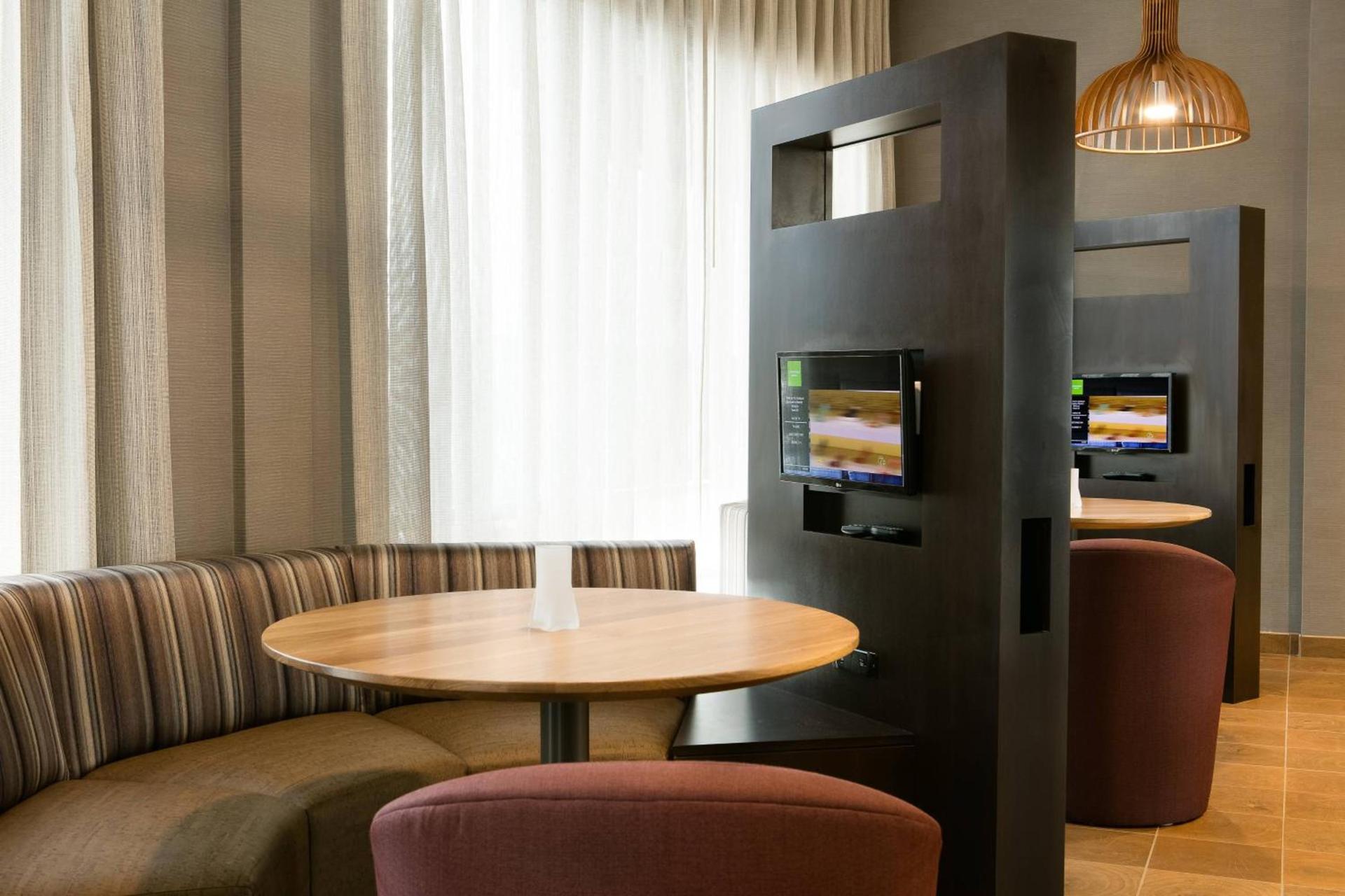 Courtyard by Marriott Omaha Bellevue at Beardmore Event Center photo 18