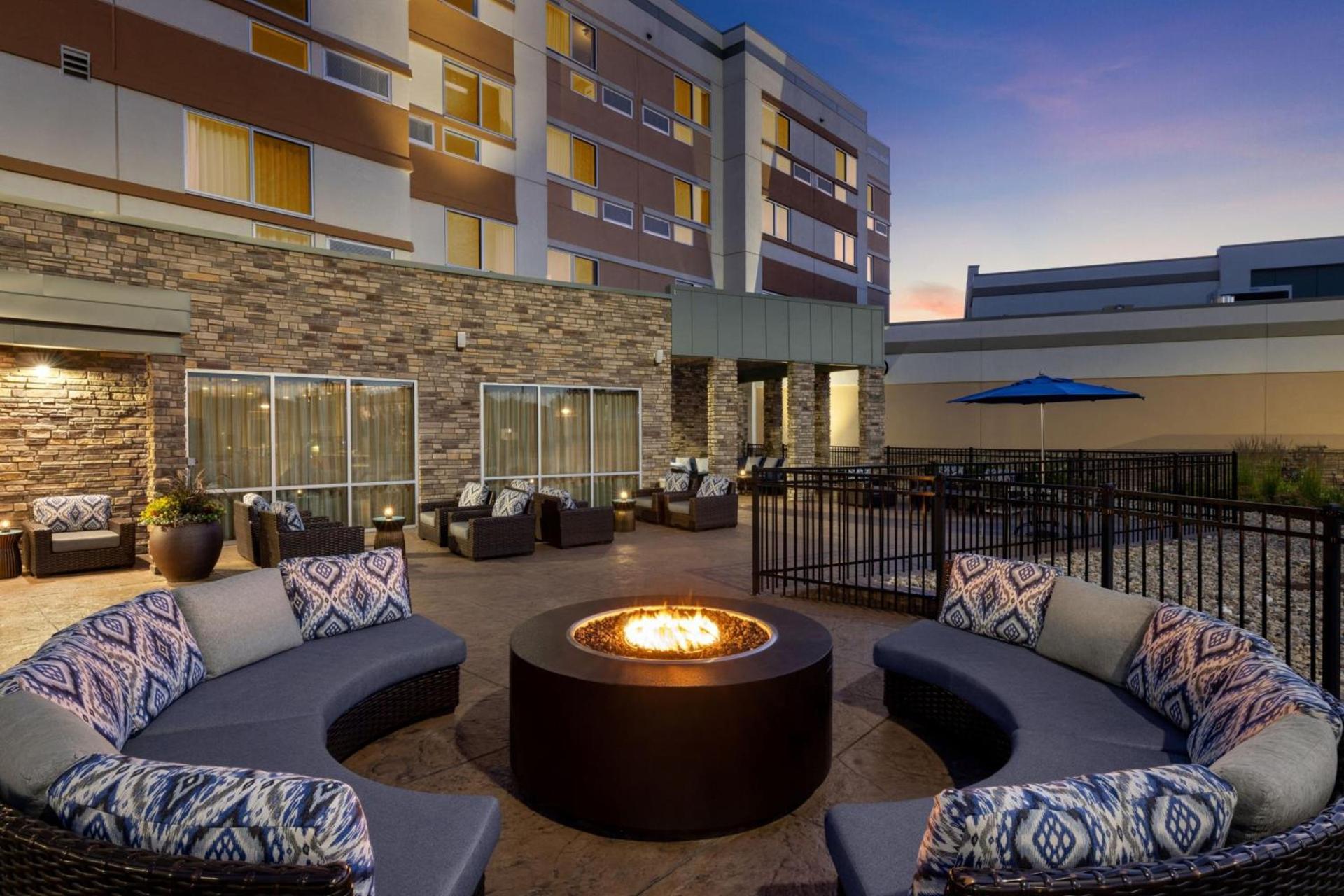 Courtyard by Marriott Omaha Bellevue at Beardmore Event Center photo 23