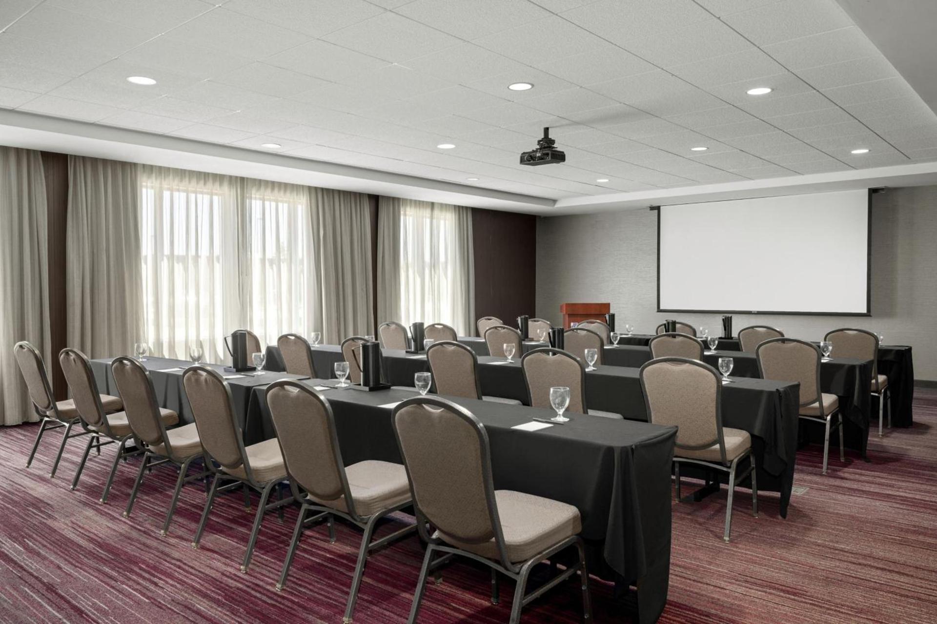 Courtyard by Marriott Omaha Bellevue at Beardmore Event Center photo 34