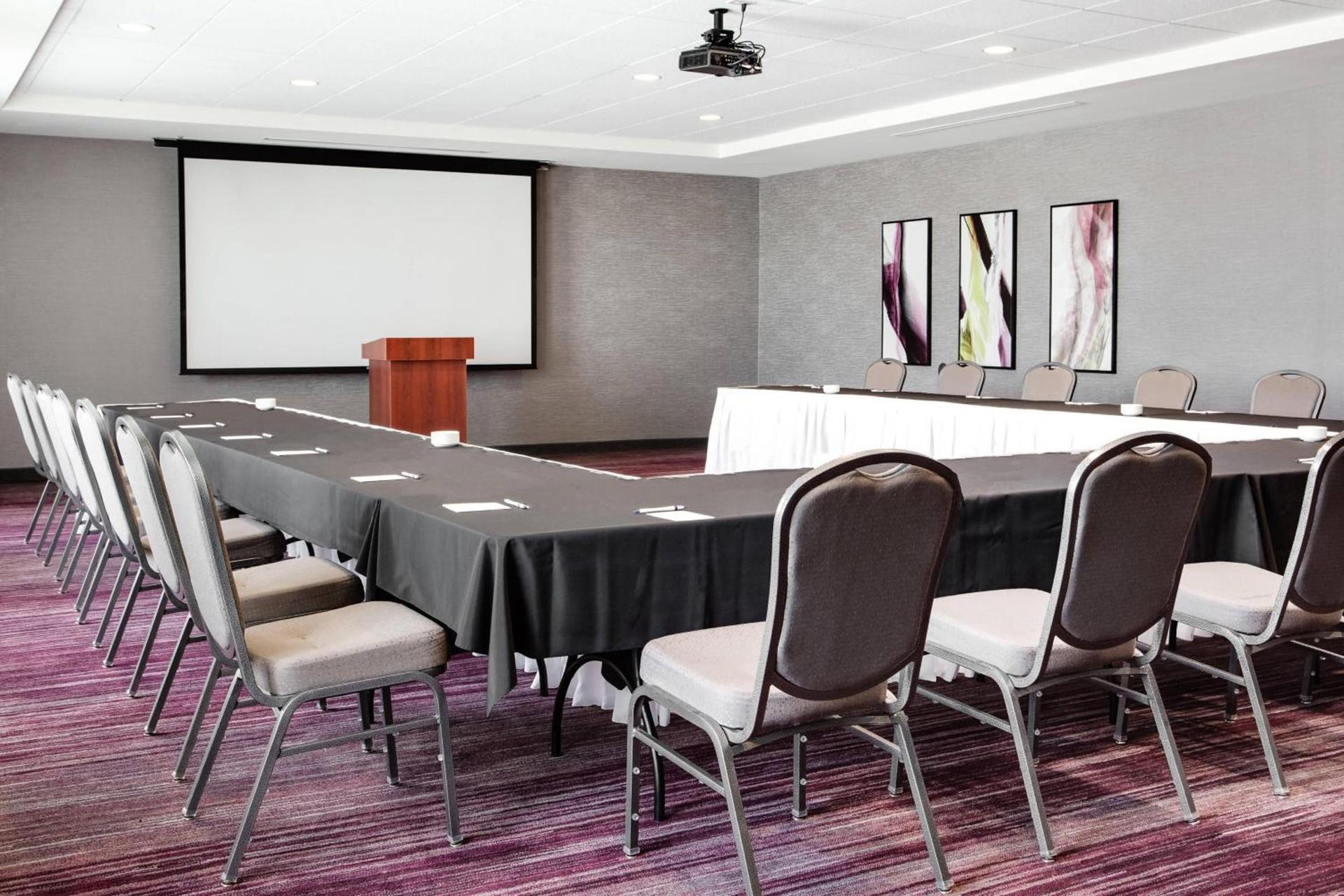 Courtyard by Marriott Omaha Bellevue at Beardmore Event Center photo 39