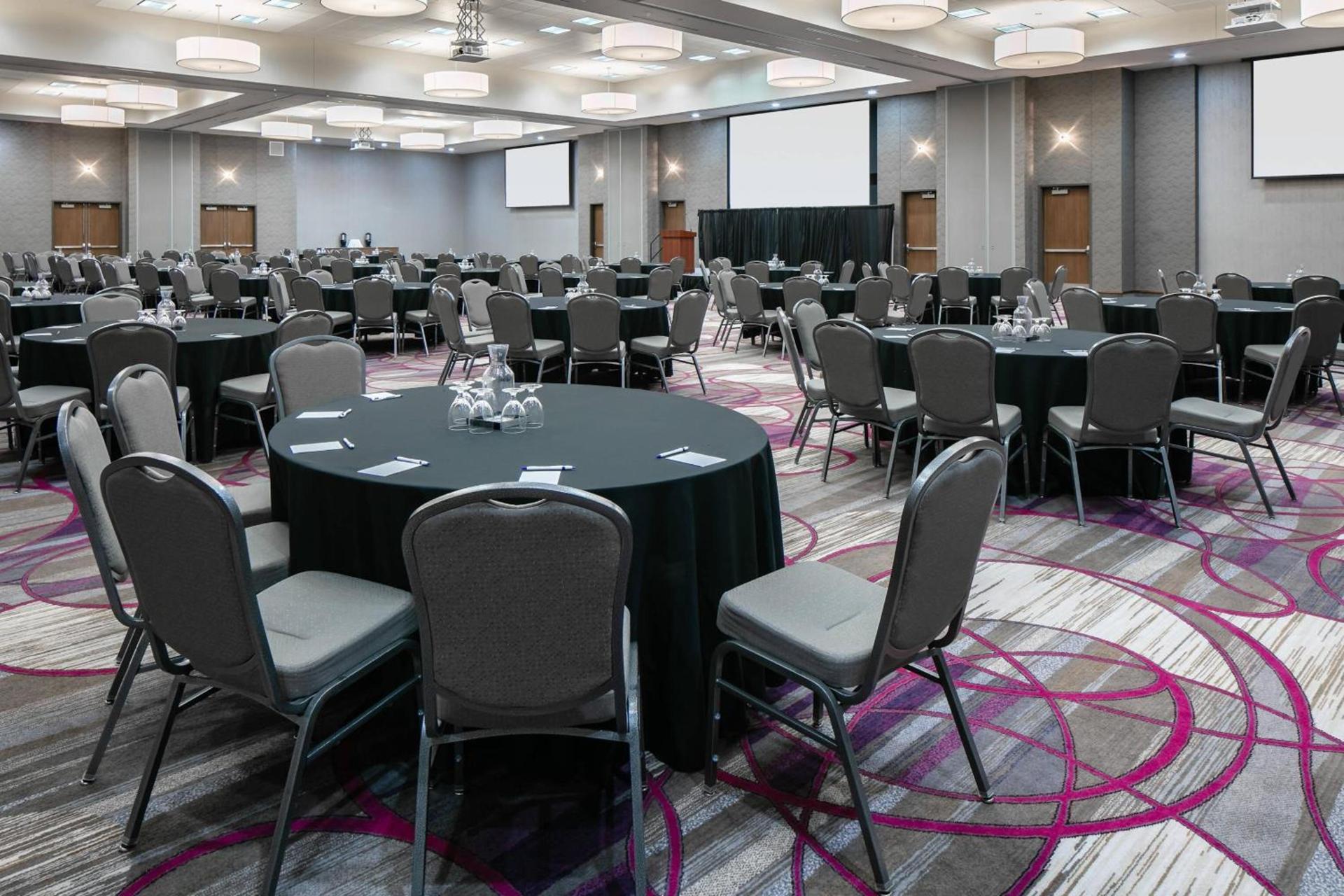 Courtyard by Marriott Omaha Bellevue at Beardmore Event Center photo 42