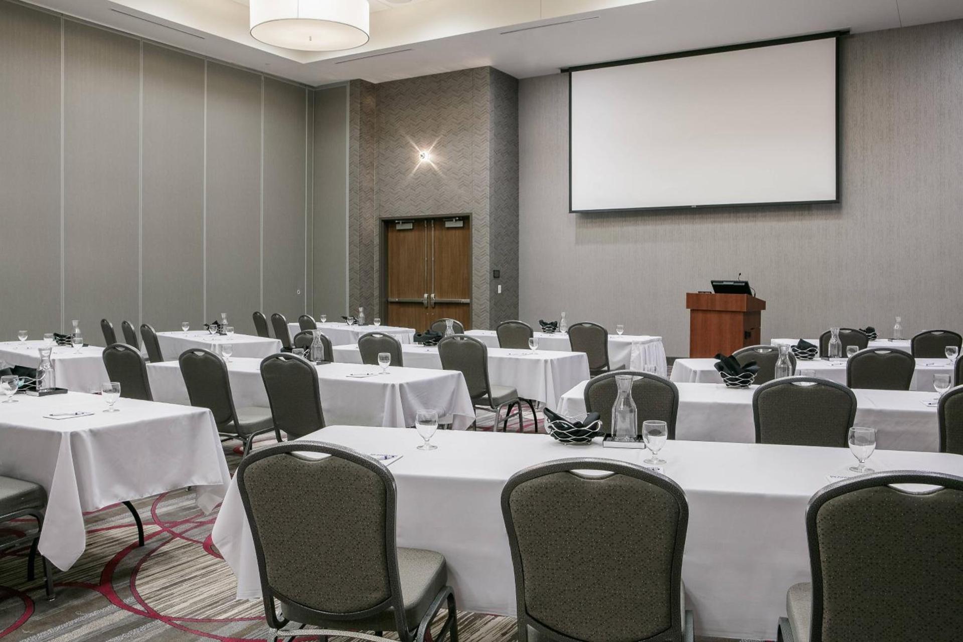 Courtyard by Marriott Omaha Bellevue at Beardmore Event Center photo 45