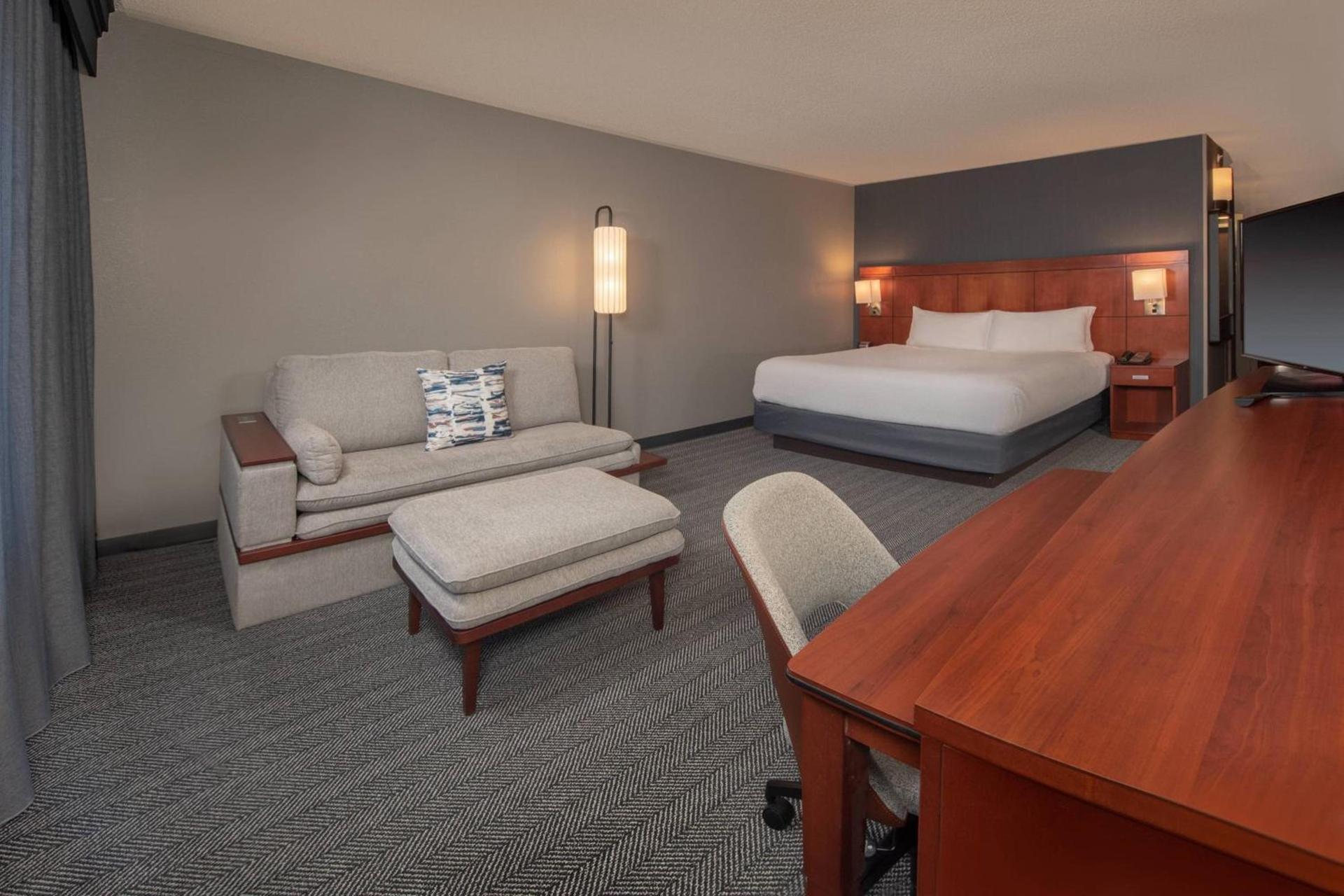 Courtyard by Marriott Frederick photo 9