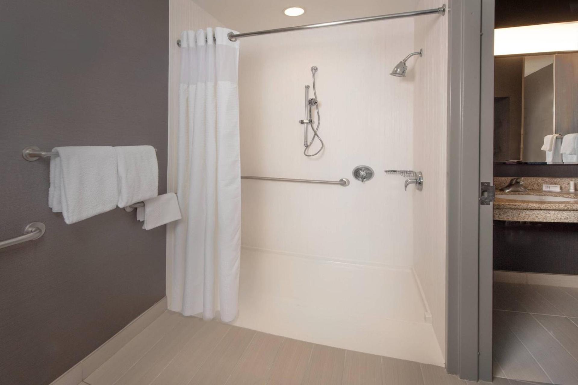 Courtyard by Marriott Frederick photo 13