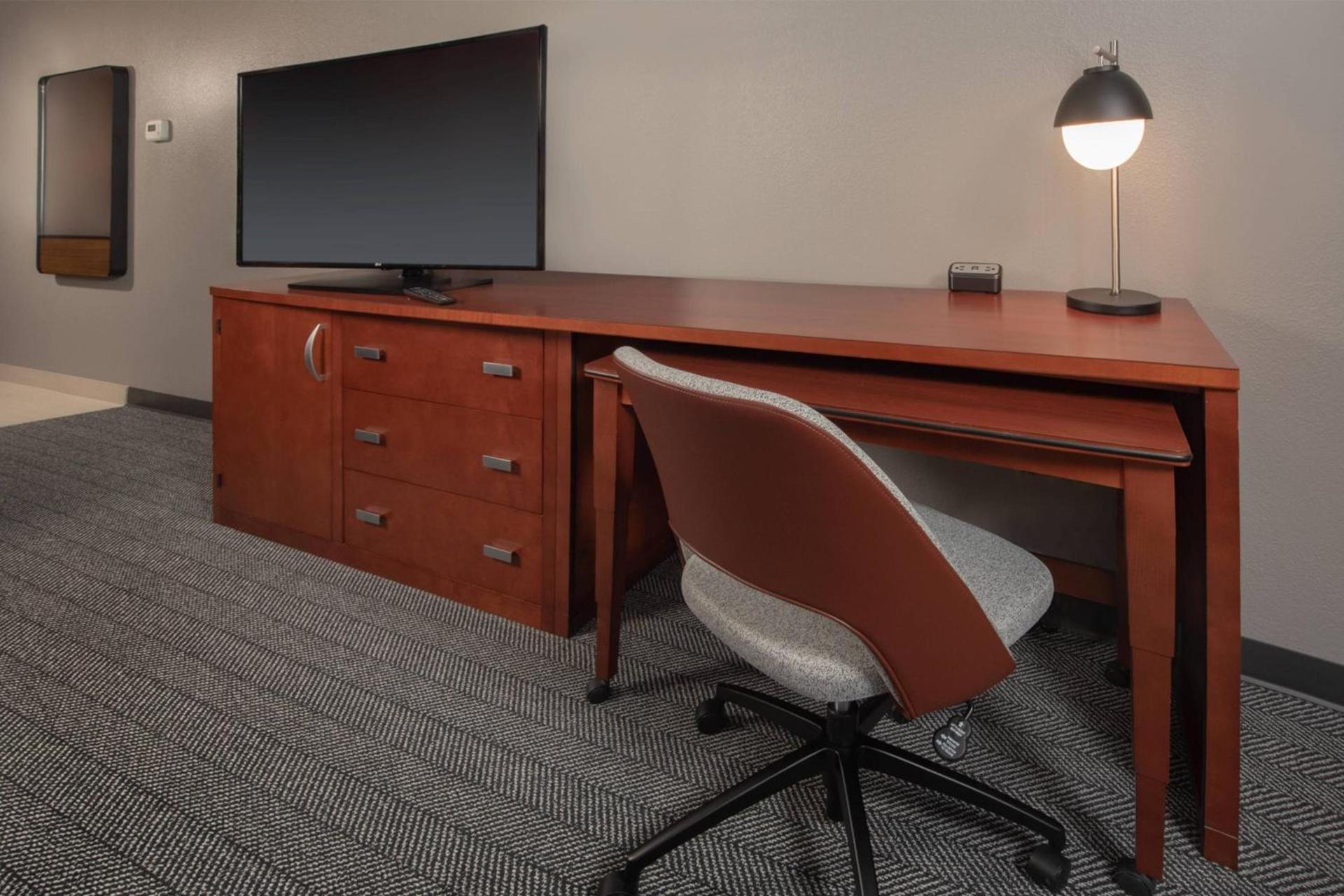 Courtyard by Marriott Frederick photo 11