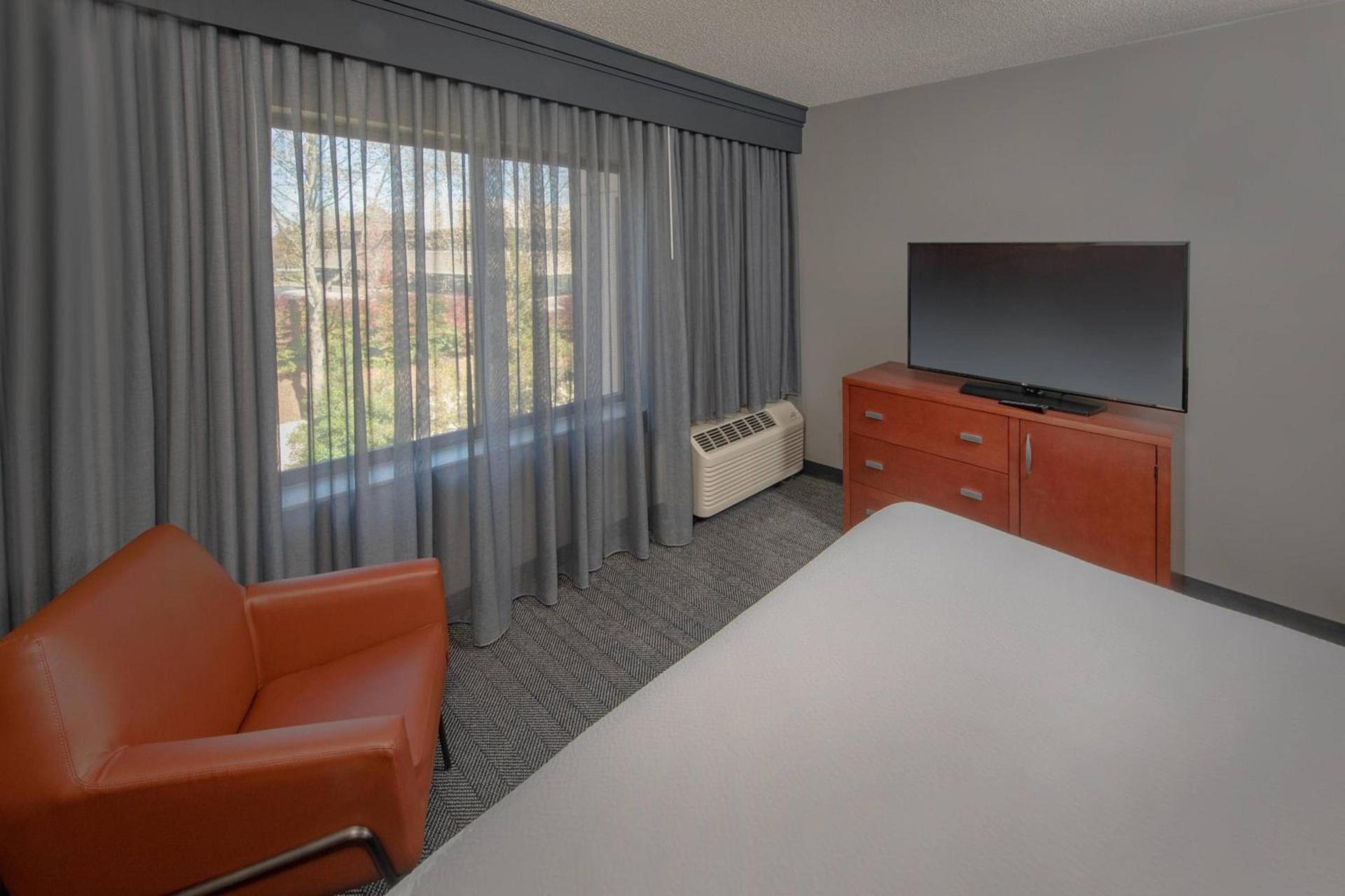 Courtyard by Marriott Frederick photo 18