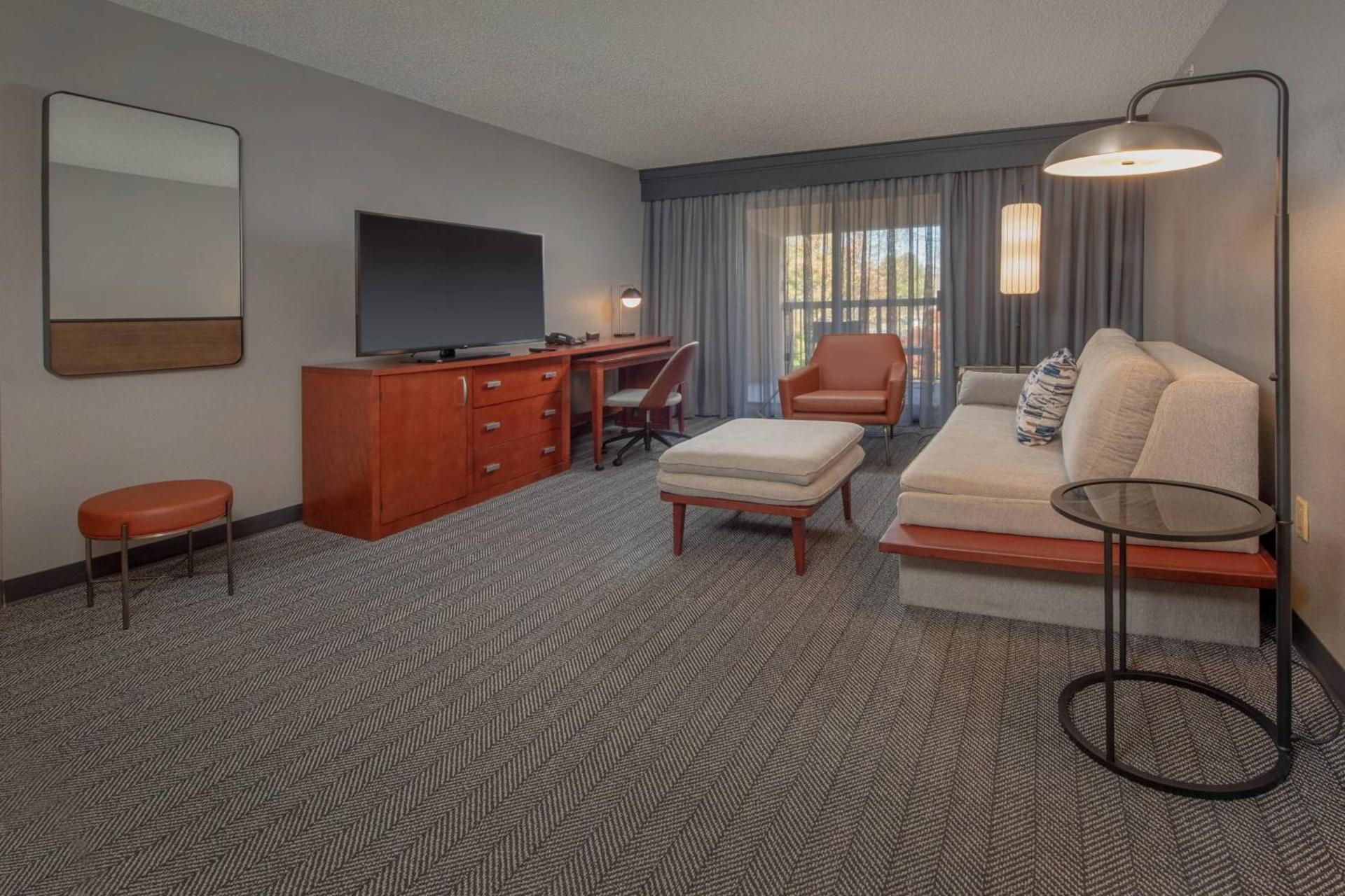 Courtyard by Marriott Frederick photo 16