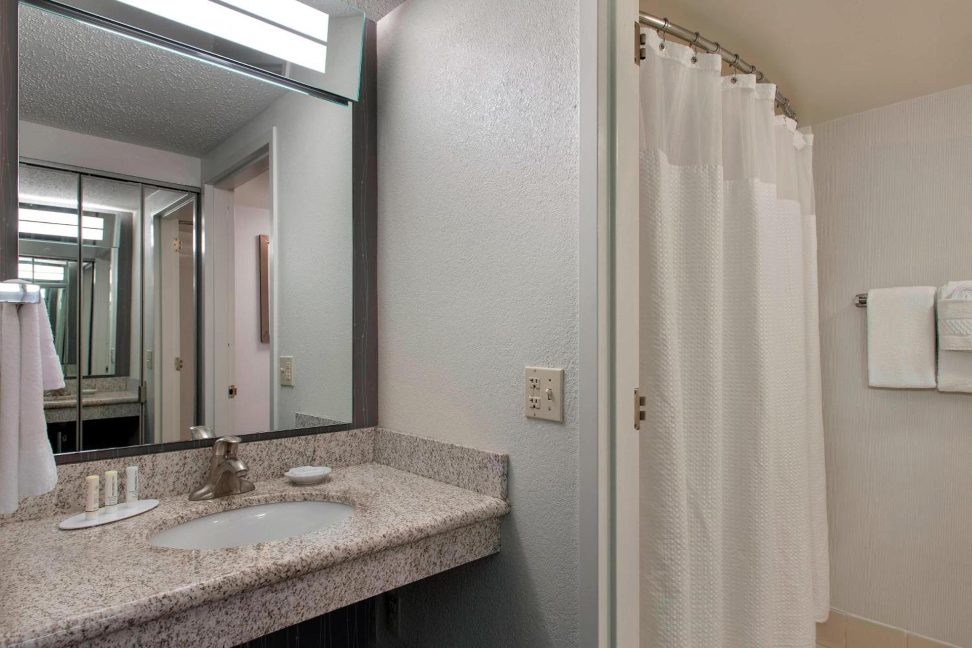 Courtyard by Marriott Princeton photo 6