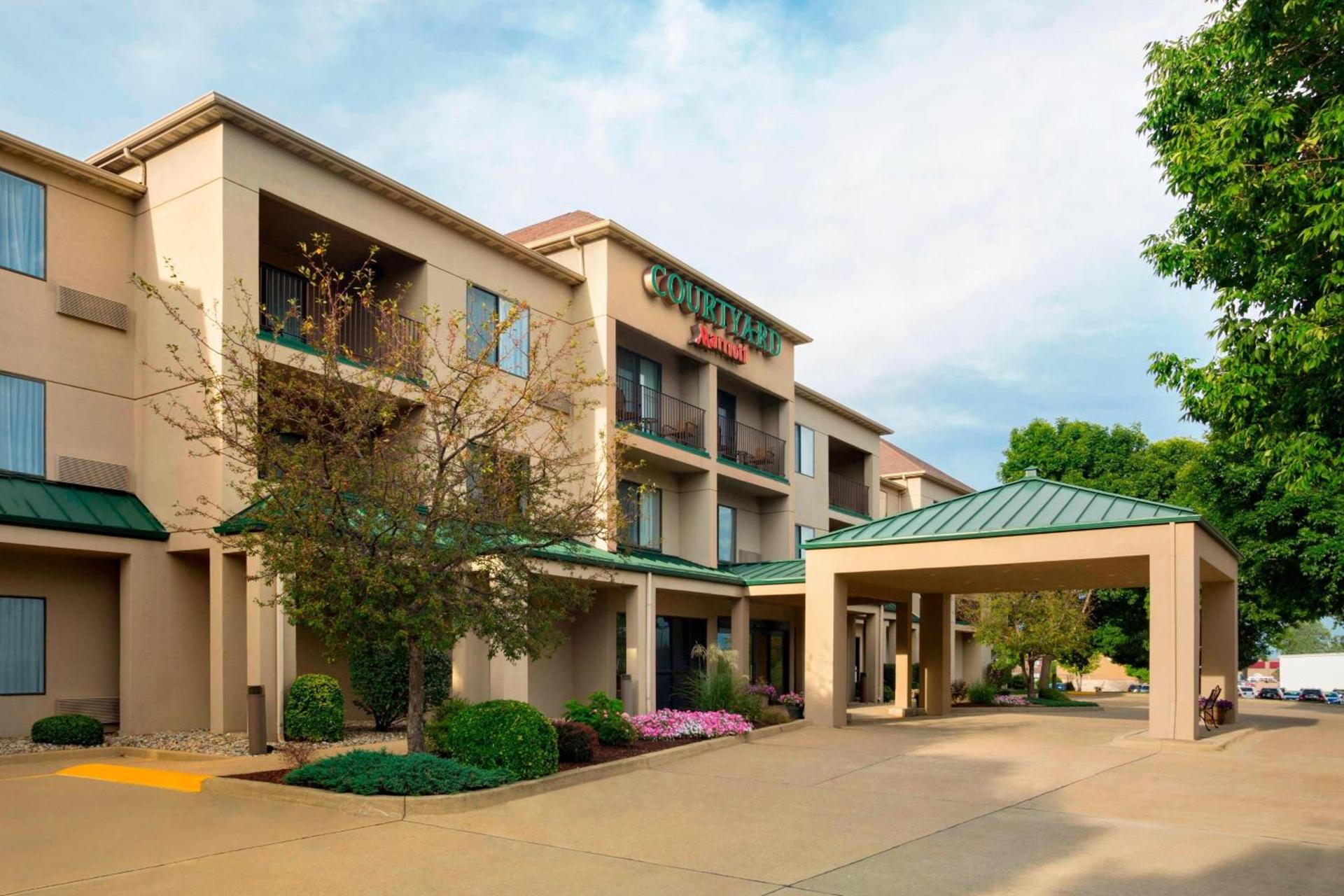 Courtyard by Marriott Champaign photo 1