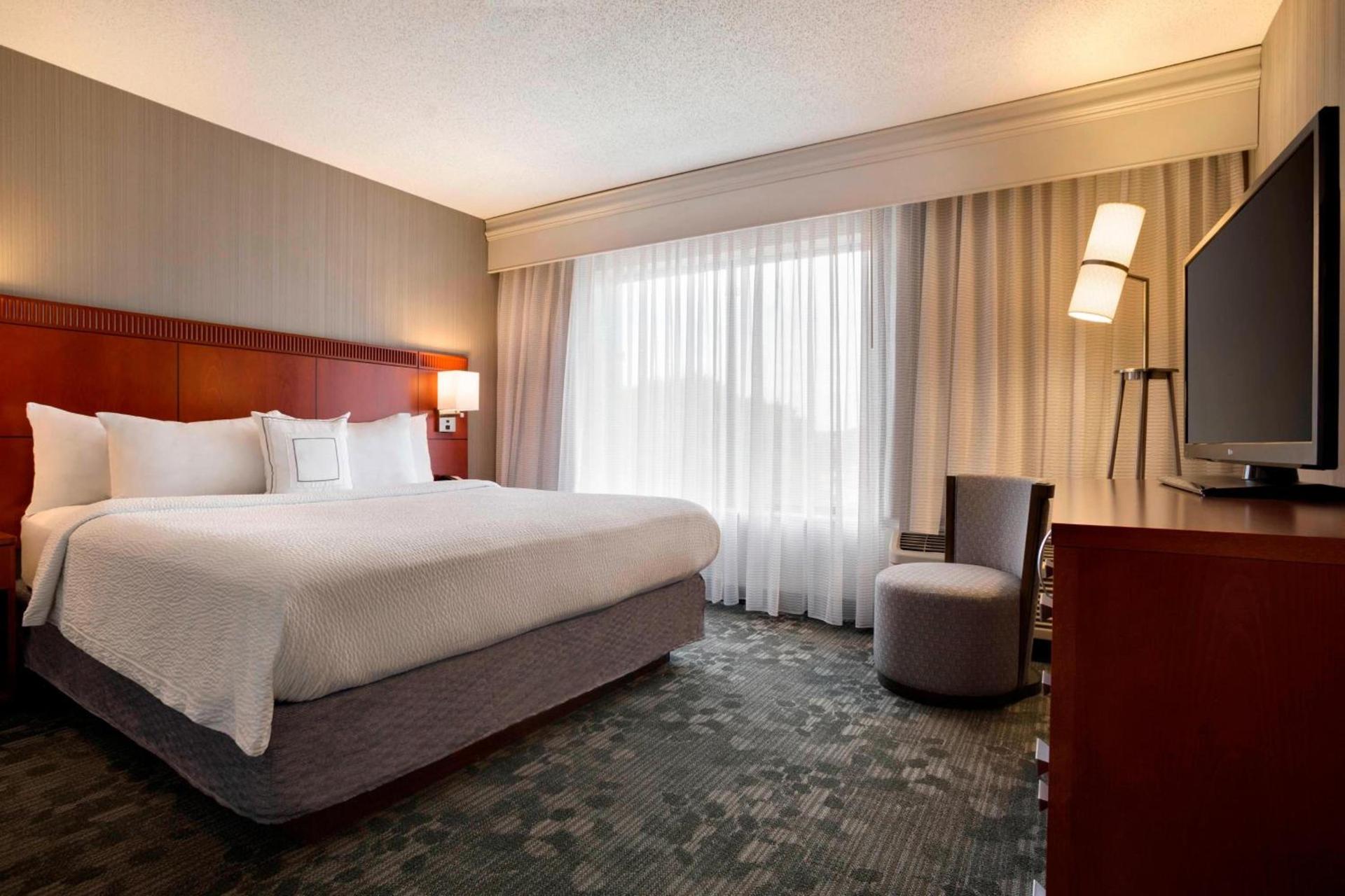 Courtyard by Marriott Champaign photo 8