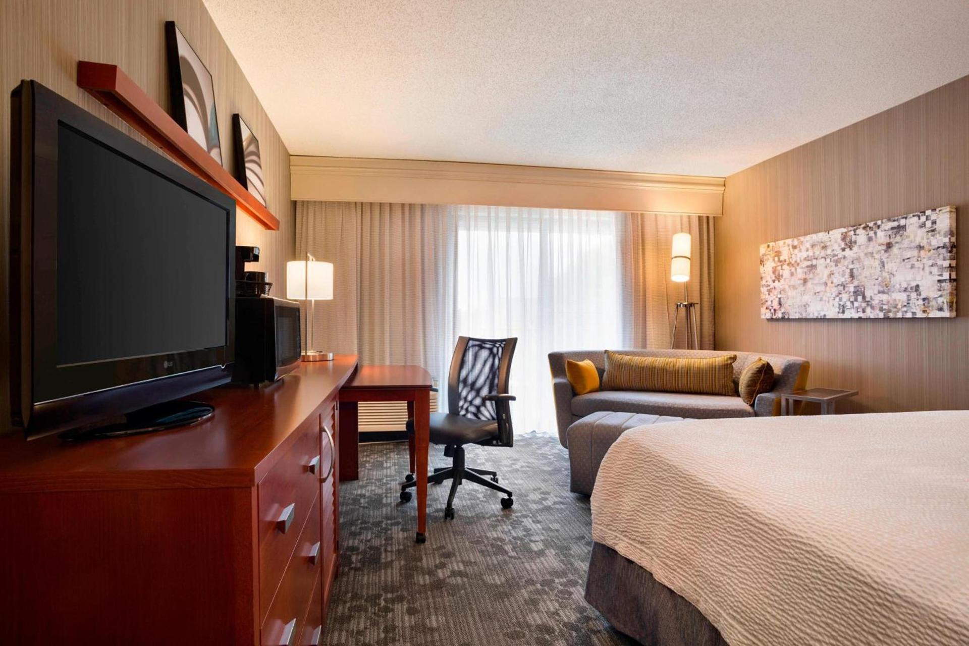 Courtyard by Marriott Champaign photo 9