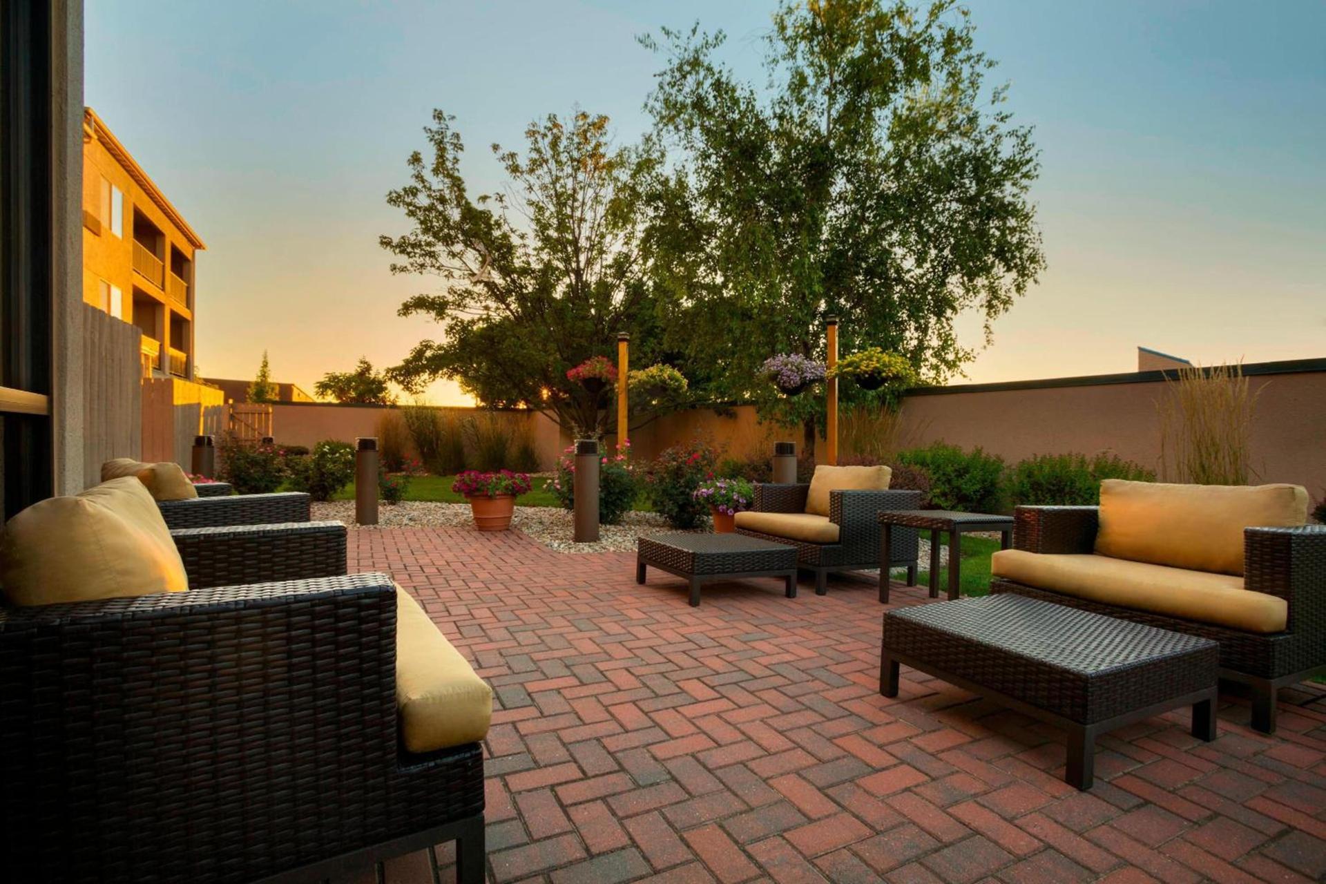 Courtyard by Marriott Champaign photo 6