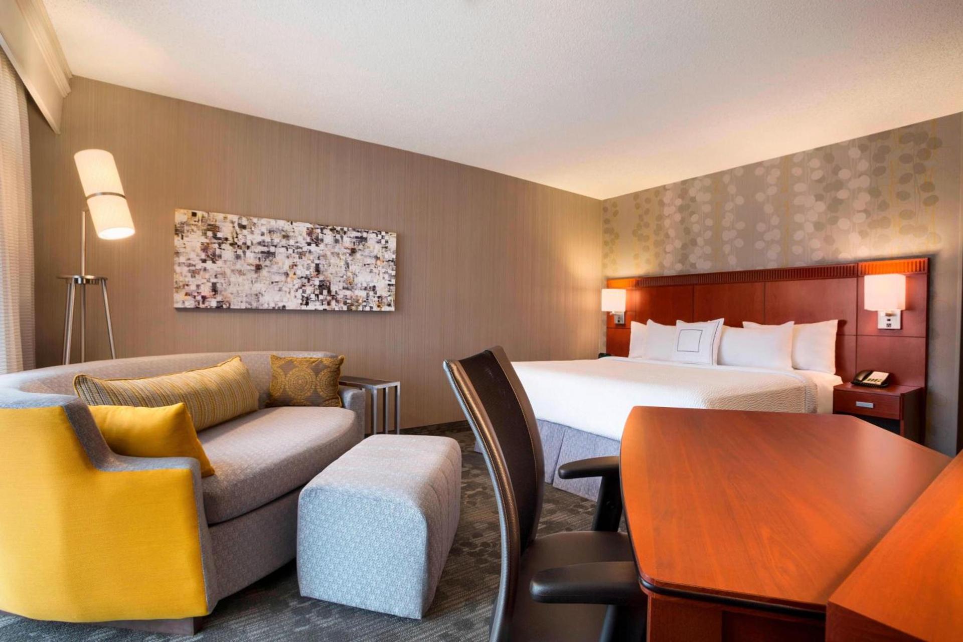 Courtyard by Marriott Champaign photo 10