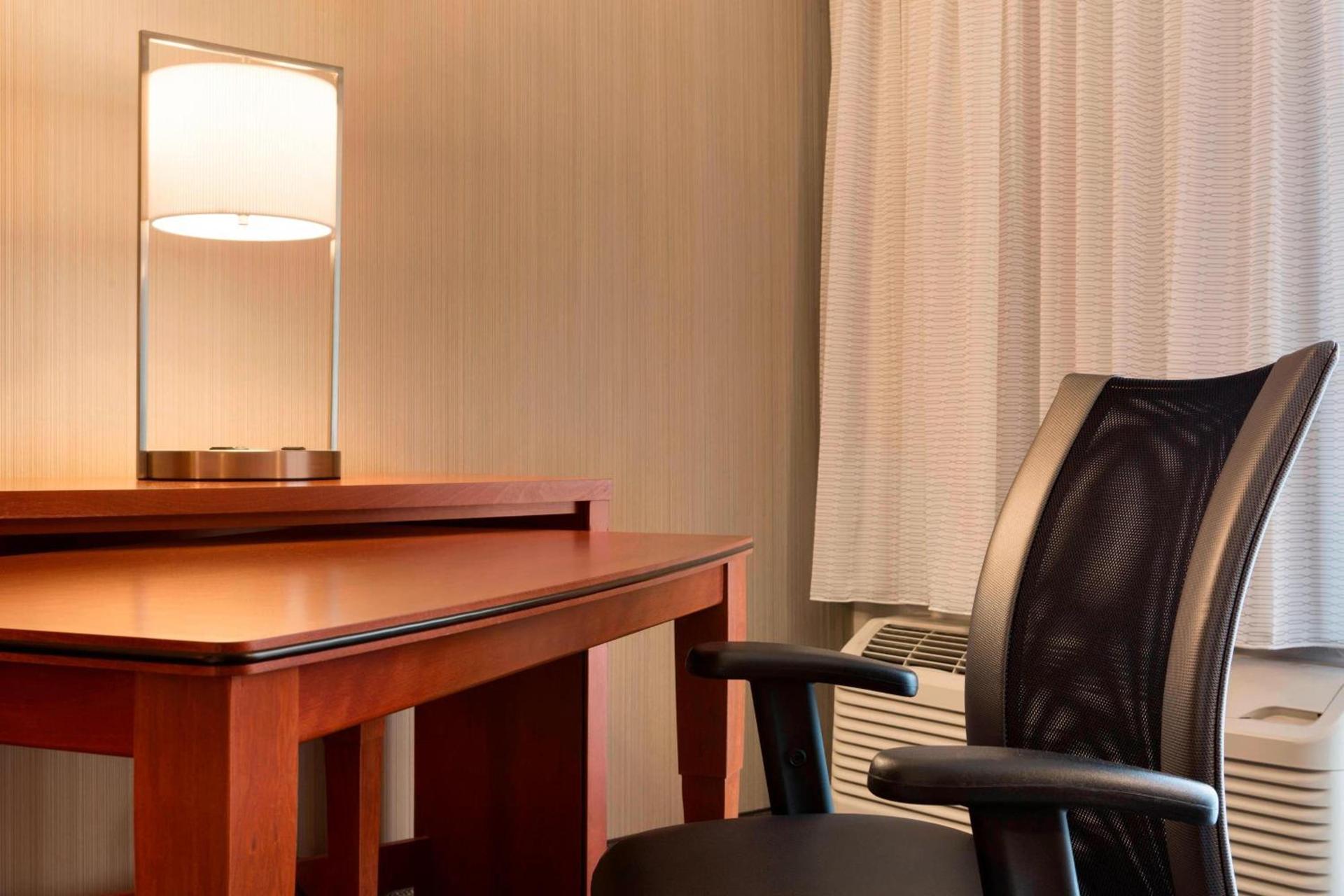 Courtyard by Marriott Champaign photo 11