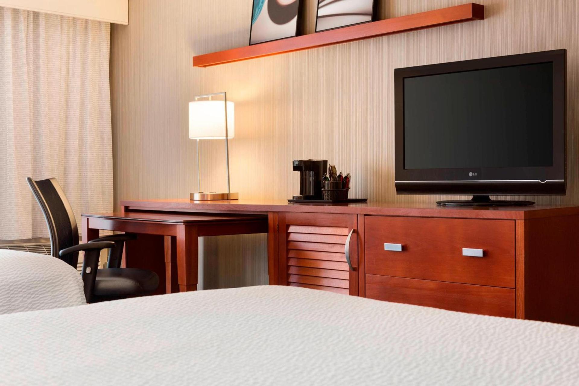 Courtyard by Marriott Champaign photo 12