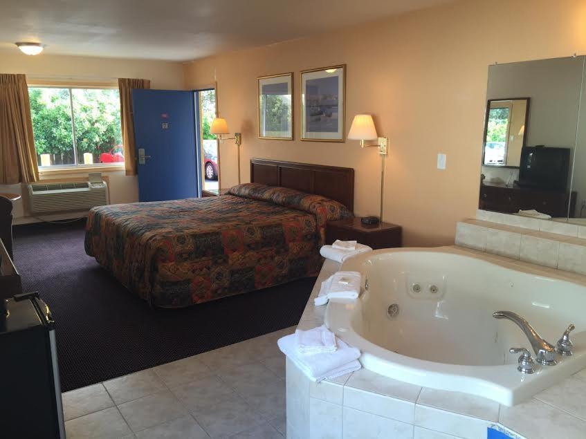 Belmont Inn and Suites photo 9