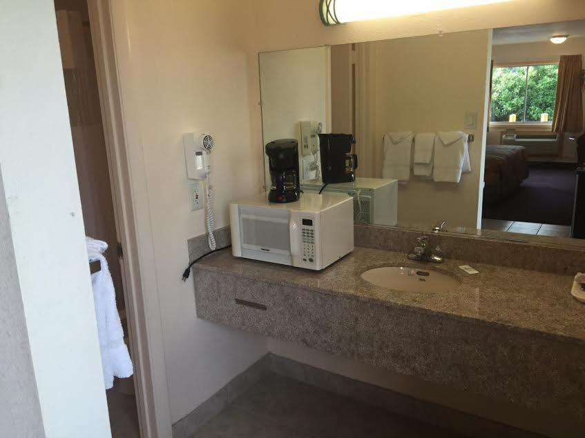 Belmont Inn and Suites photo 10
