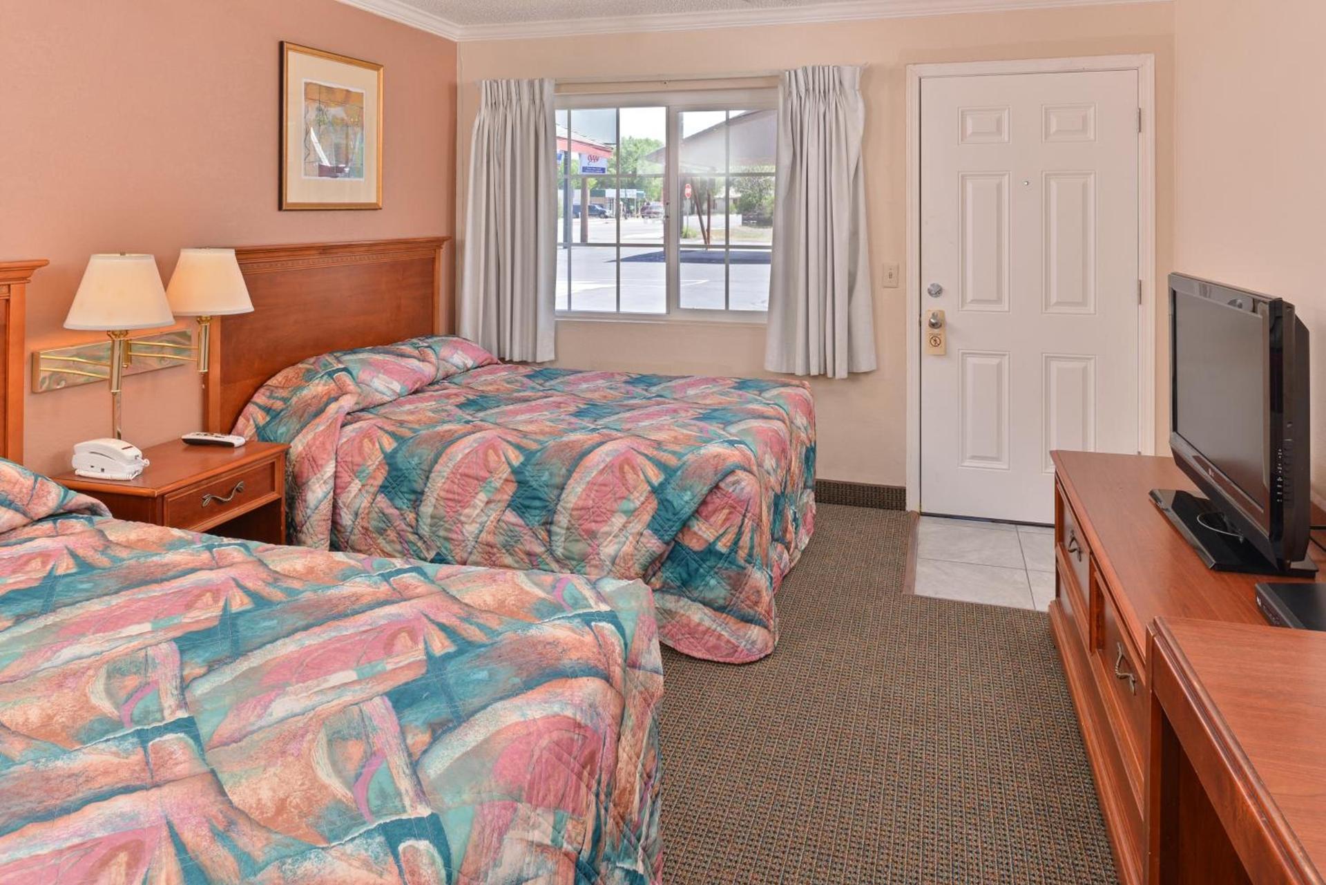 Golden Eagle Motel photo 10