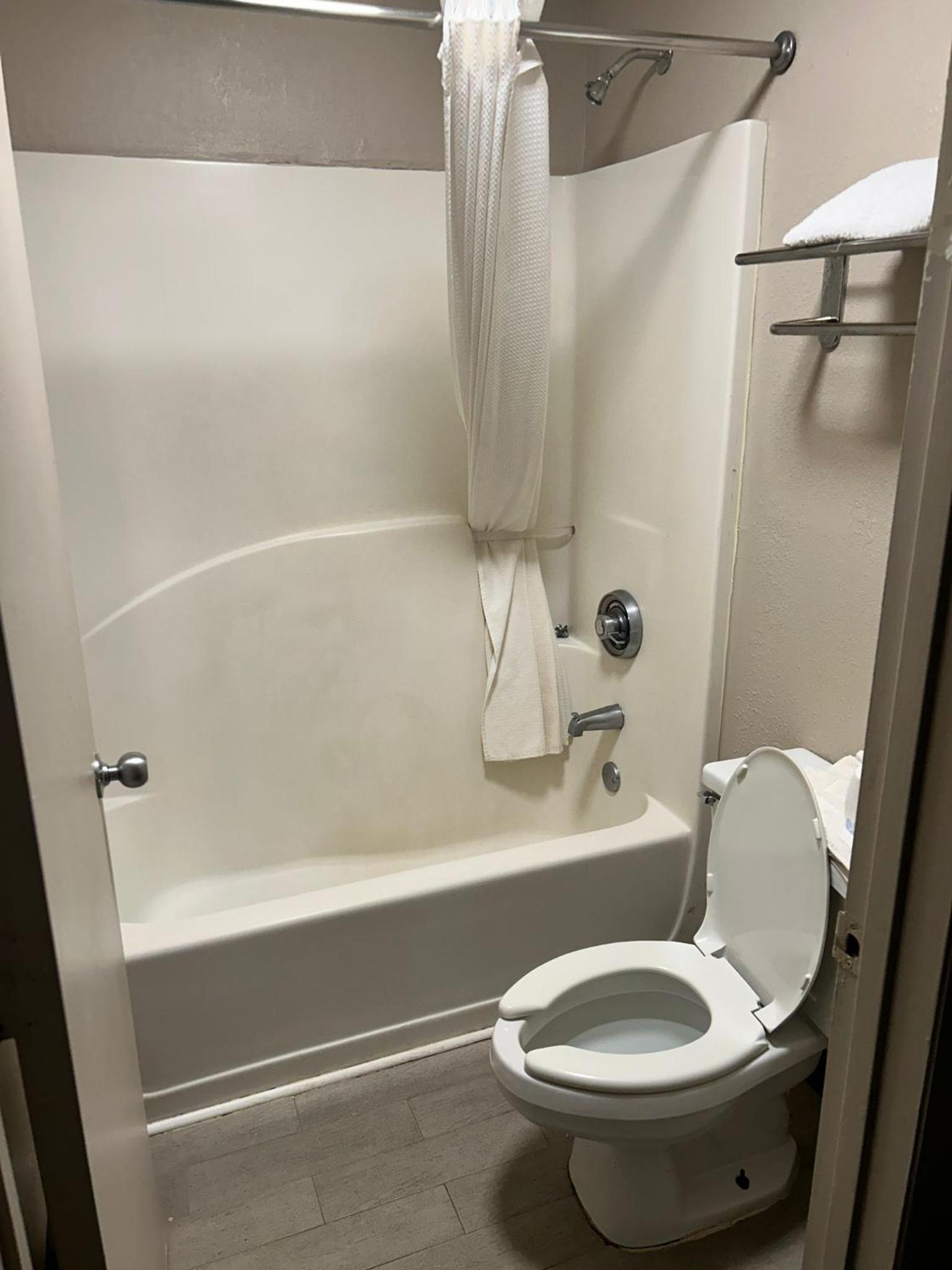 Econo Lodge Elberton photo 25