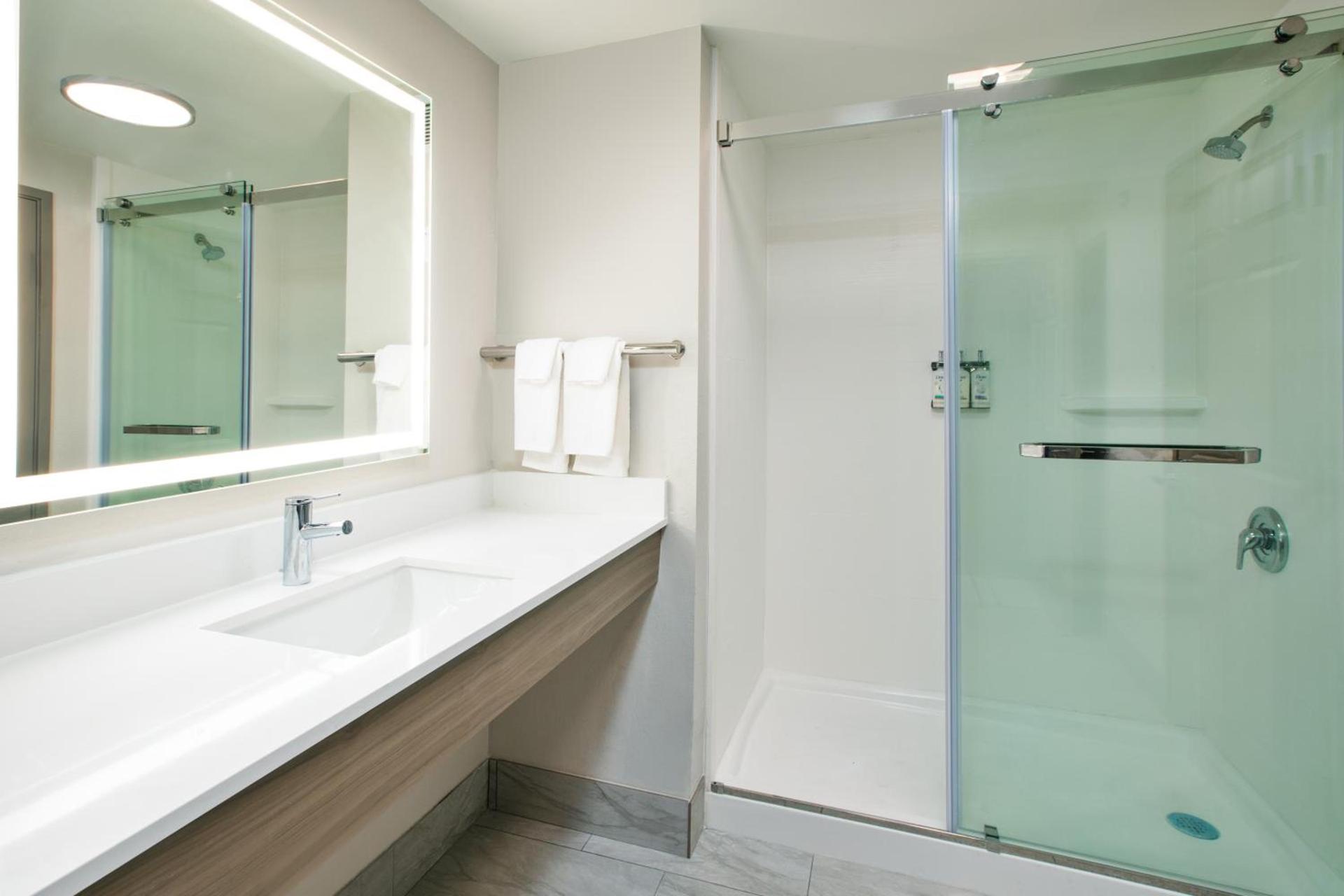 Holiday Inn Express & Suites Milwaukee NW - Park Place by IHG photo 8