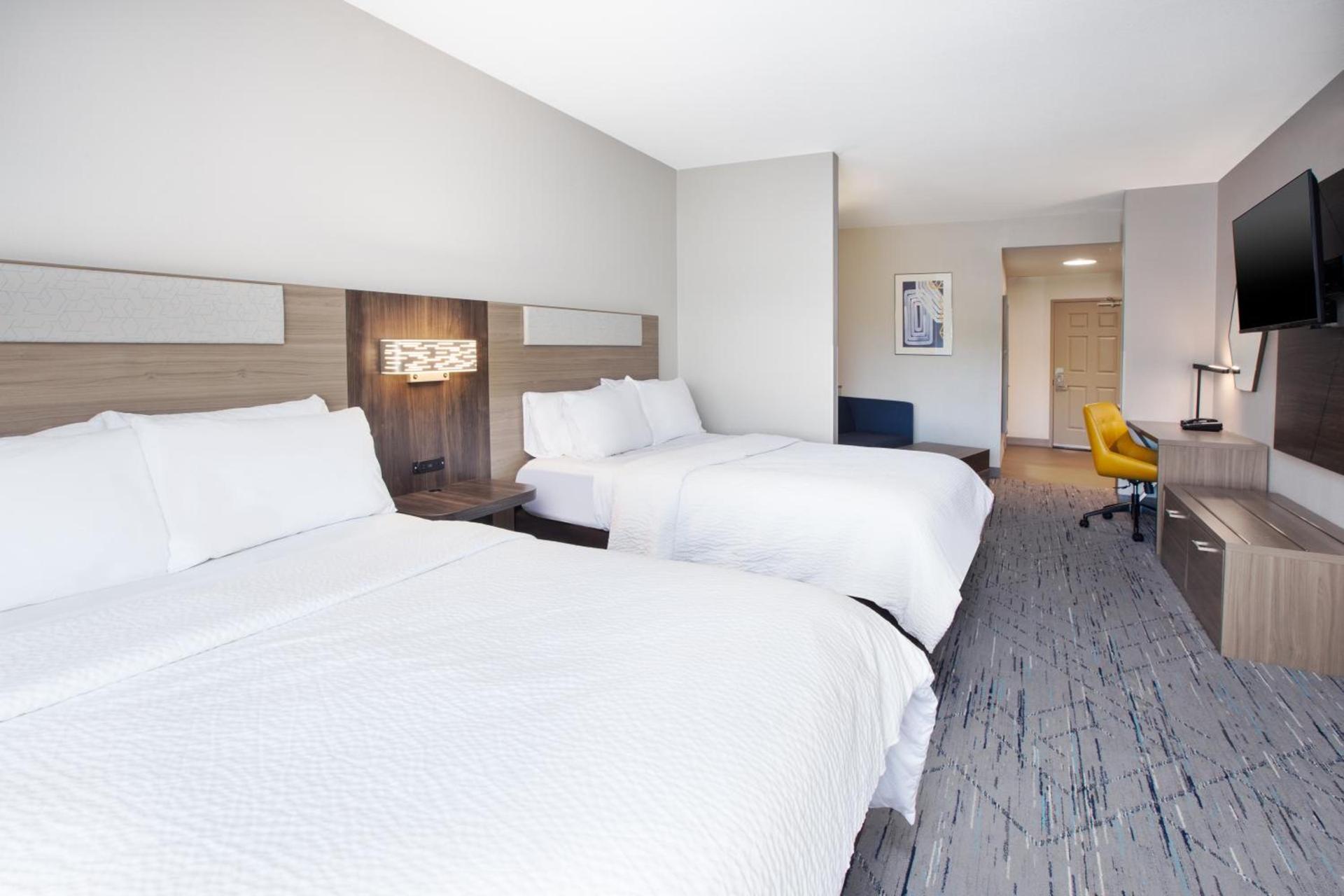 Holiday Inn Express & Suites Milwaukee NW - Park Place by IHG photo 12