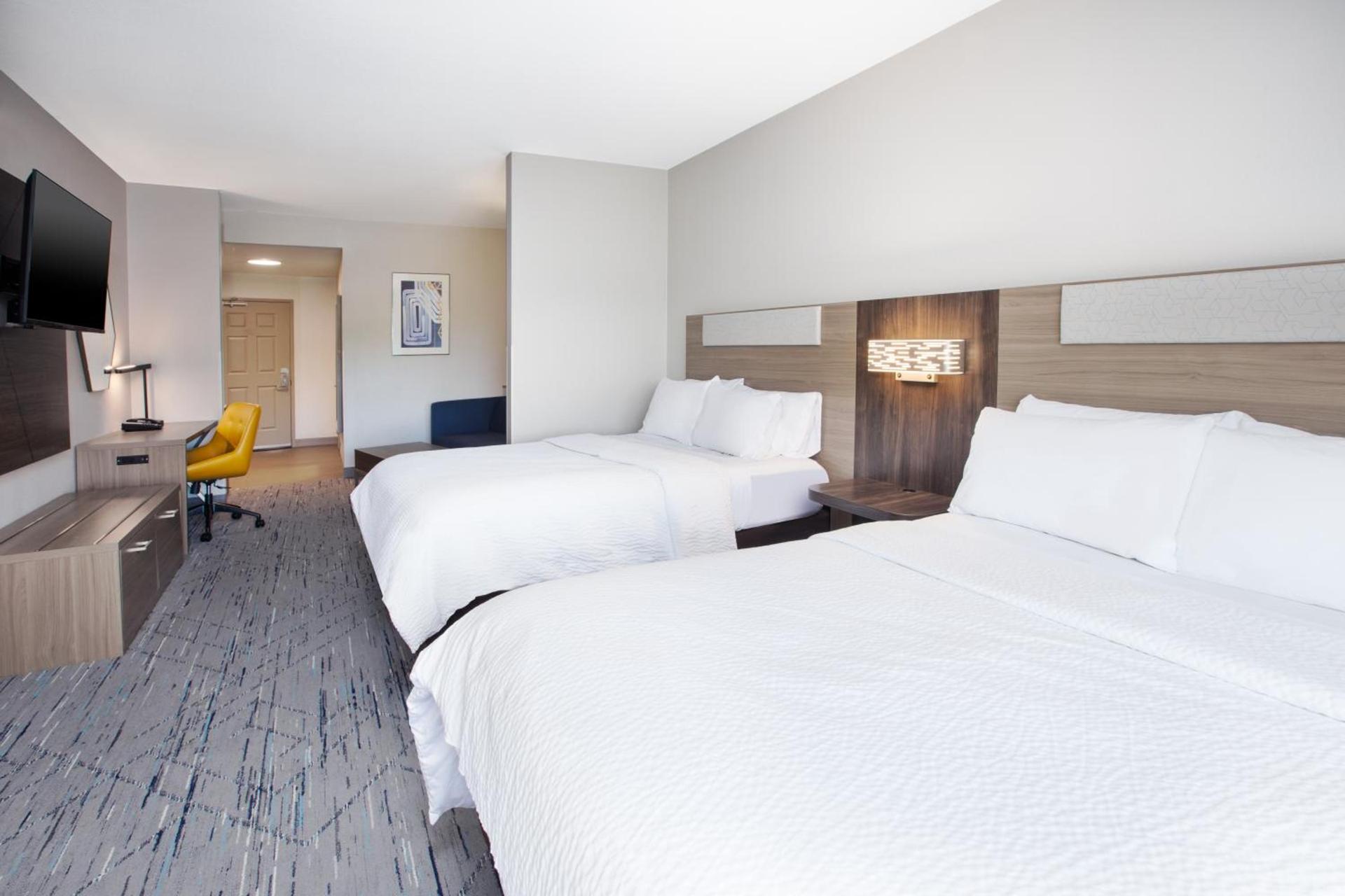 Holiday Inn Express & Suites Milwaukee NW - Park Place by IHG photo 11