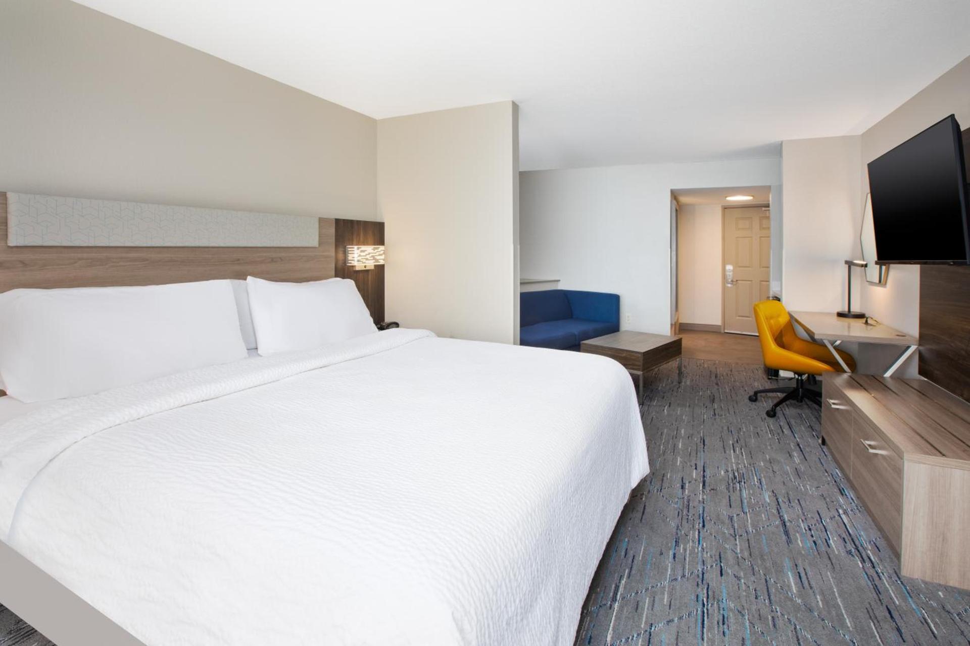 Holiday Inn Express & Suites Milwaukee NW - Park Place by IHG photo 10