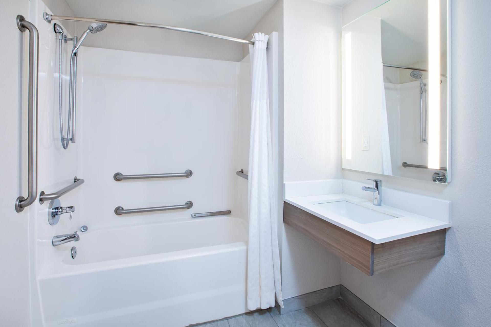 Holiday Inn Express & Suites Milwaukee NW - Park Place by IHG photo 14