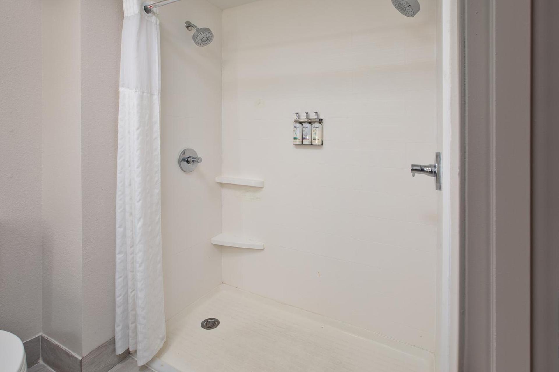 Holiday Inn Express & Suites Milwaukee NW - Park Place by IHG photo 16