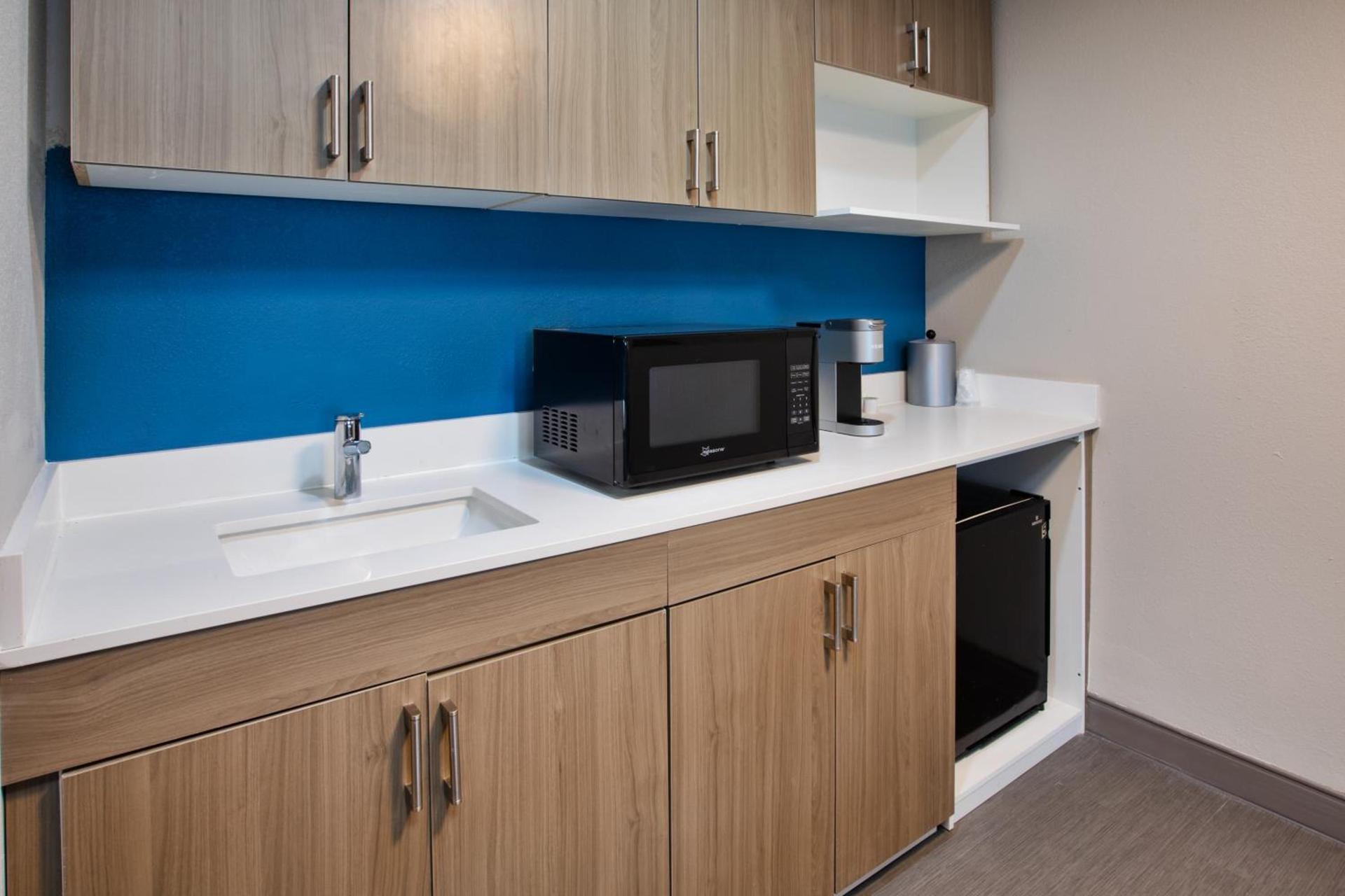 Holiday Inn Express & Suites Milwaukee NW - Park Place by IHG photo 22